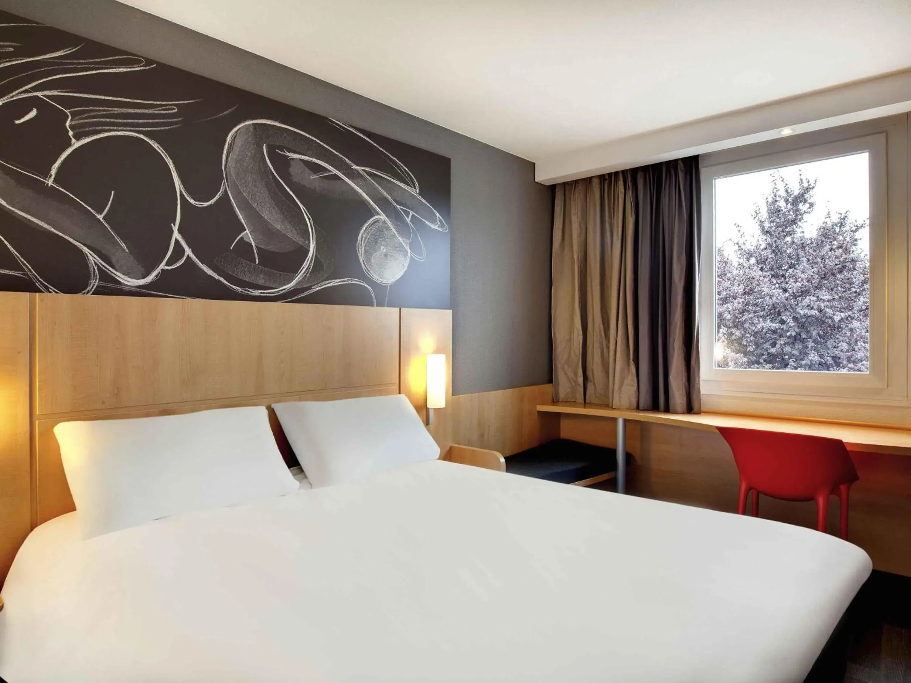 Bedroom, Bed in ibis Clermont Ferrand Nord Riom Bedroom, Bed in ibis Clermont Ferrand Nord Riom