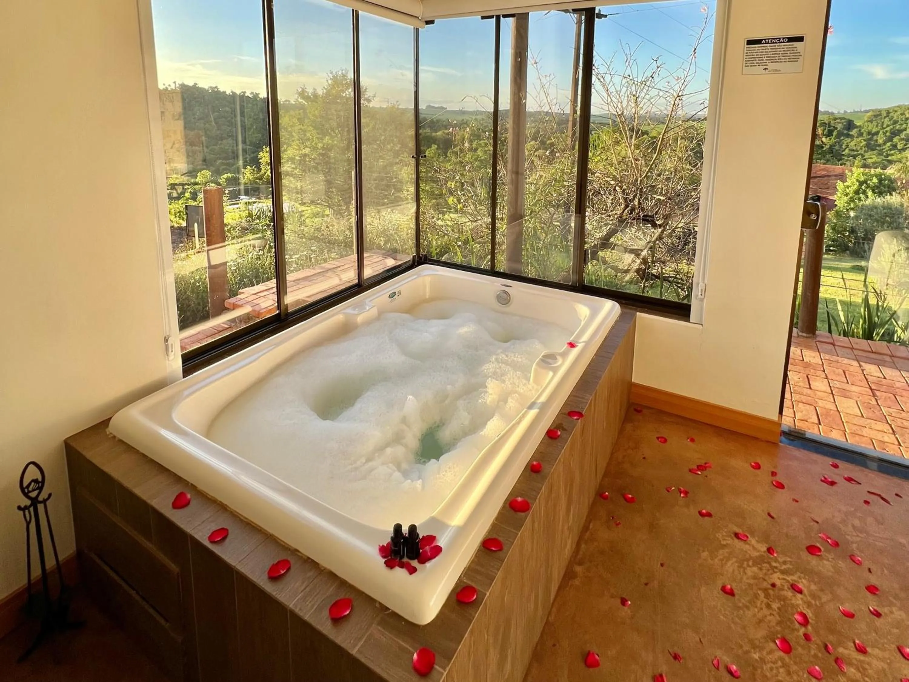 Hot Tub in Hotel Fazenda Vale Alvorada