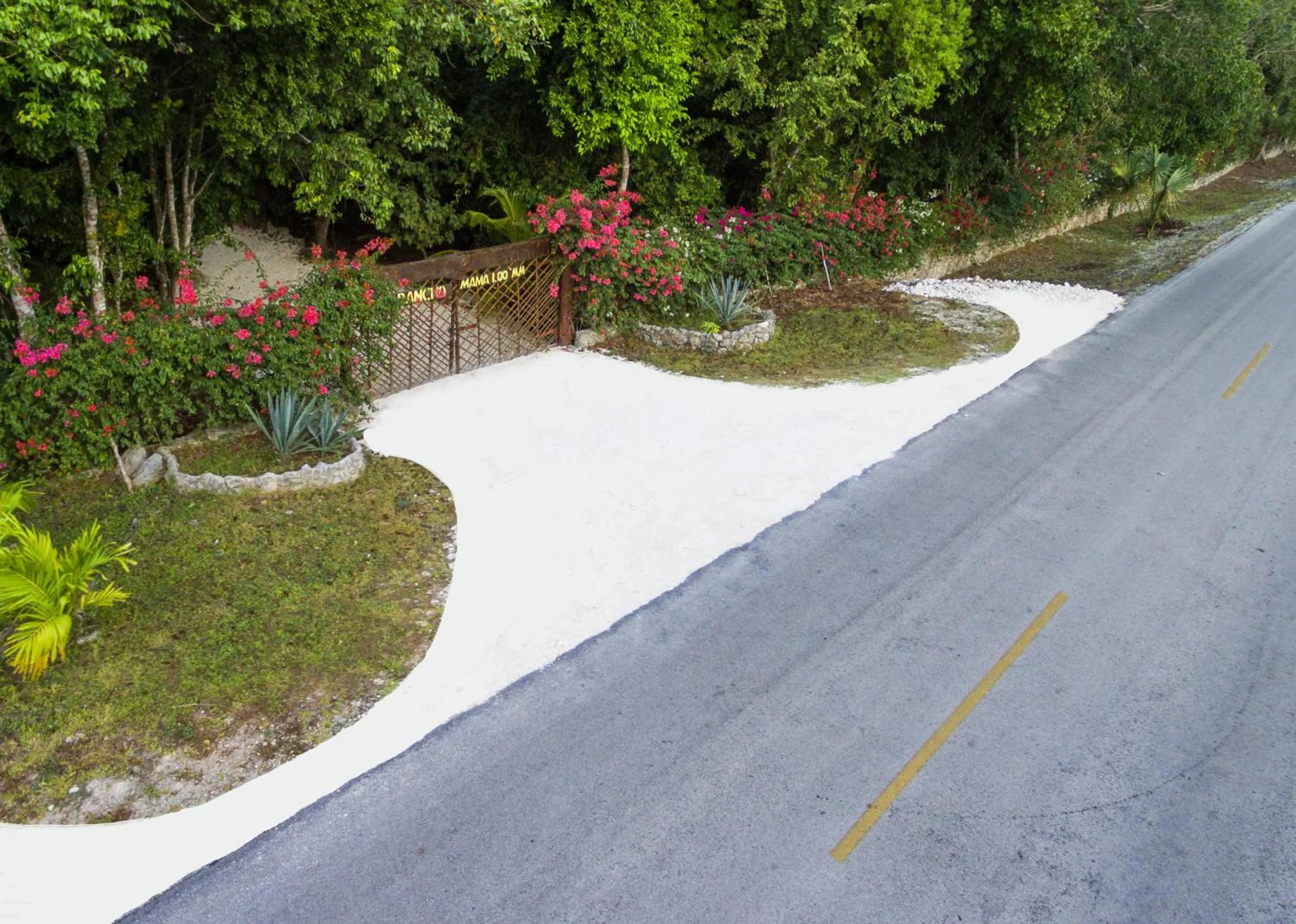 Facade/entrance in Glamping Mama Loo mm