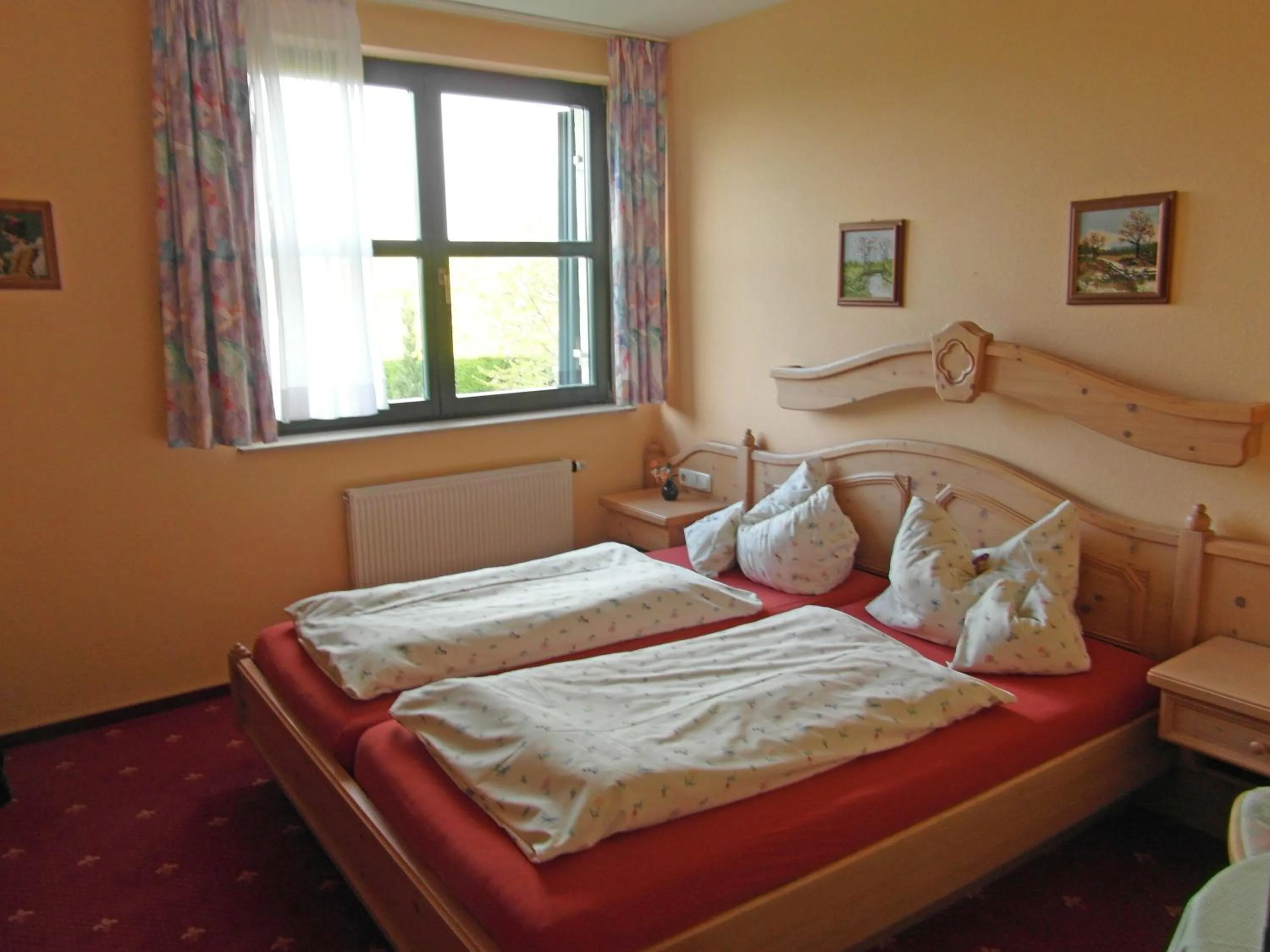Bed in Landhotel BurgenBlick Garni & Tagungshotel