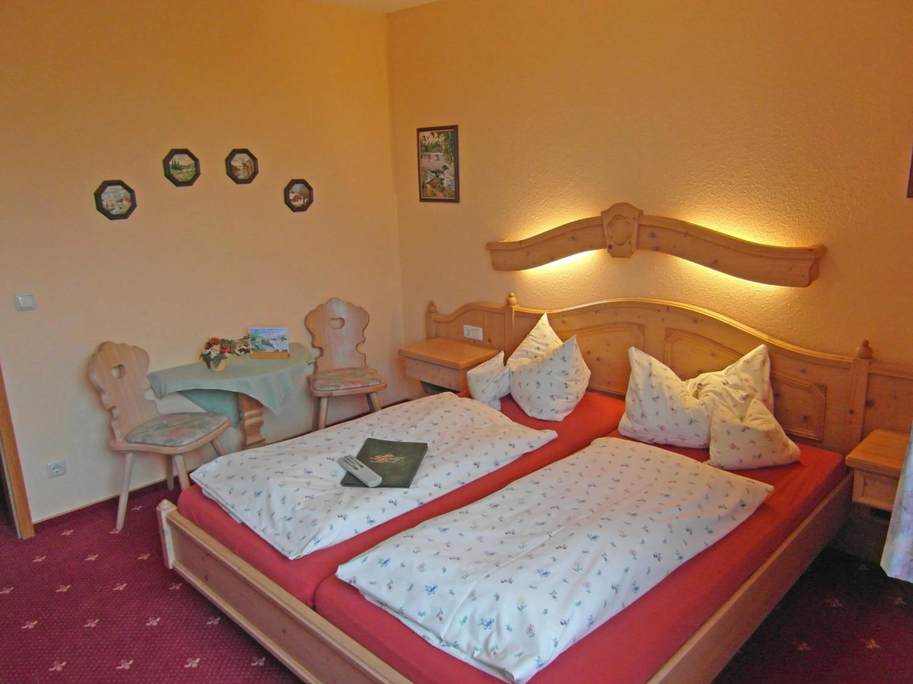 Photo of the whole room in Landhotel BurgenBlick Garni & Tagungshotel