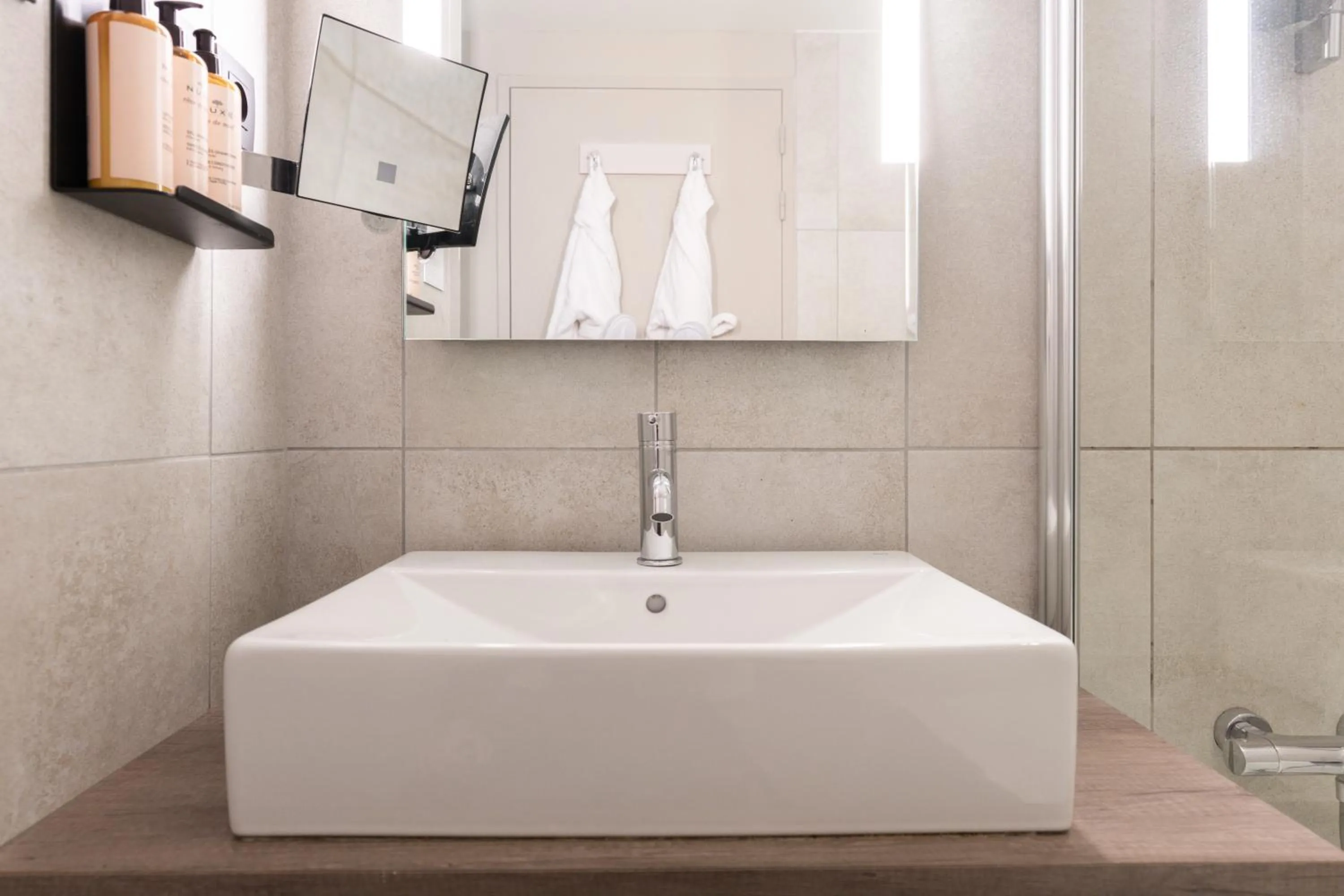 Shower in Heliopic Hotel & Spa