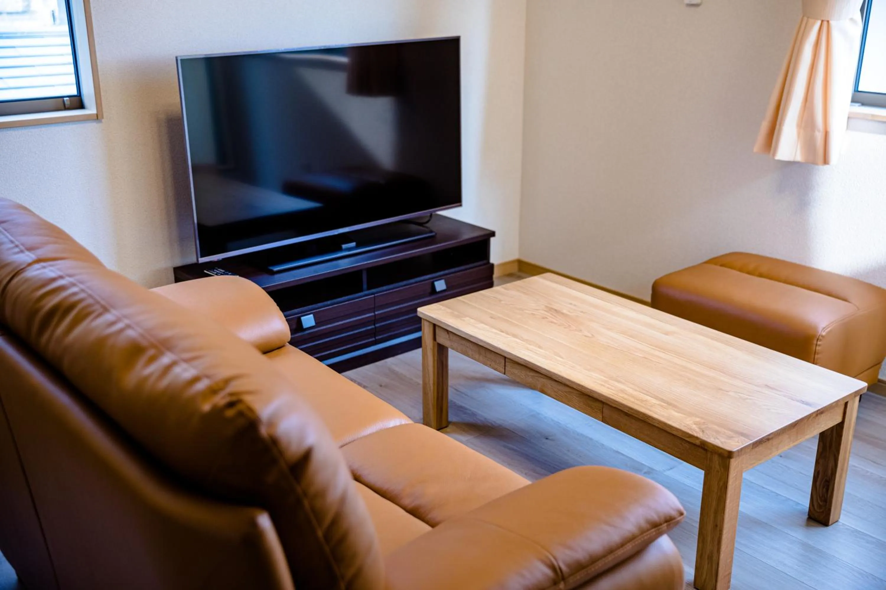 Communal lounge/ TV room in Furaku-Cat