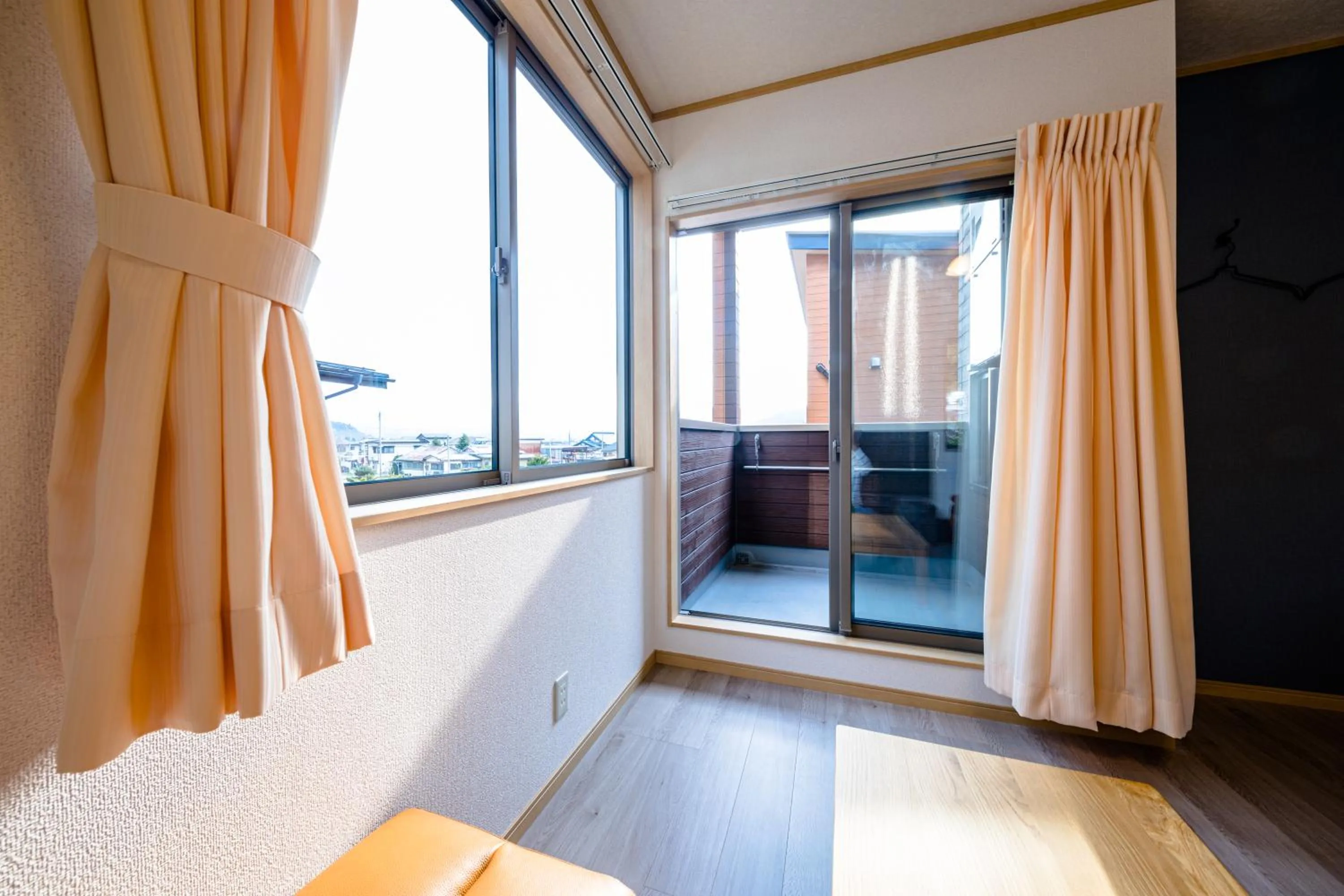 Photo of the whole room, Bed in Furaku-Cat