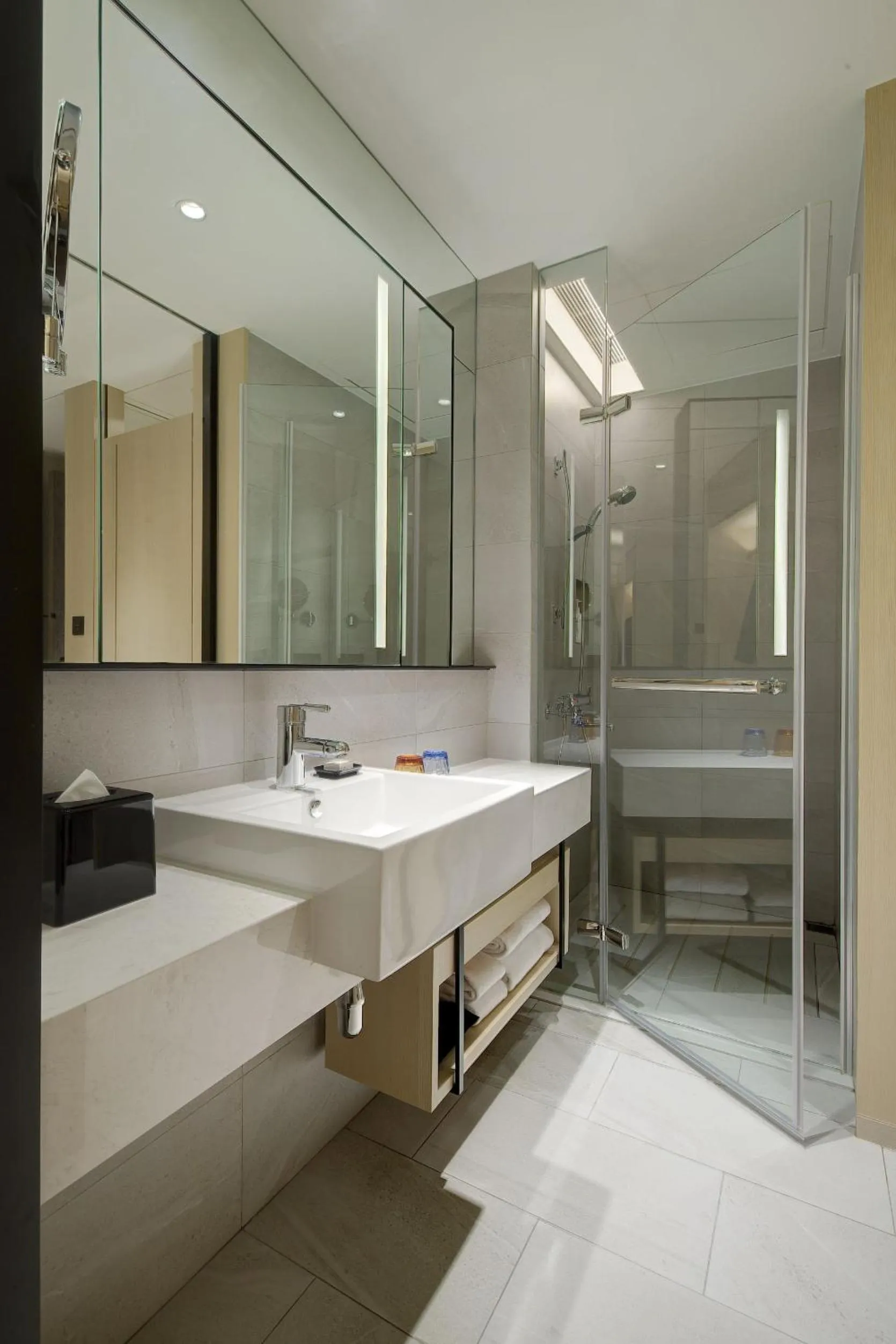 Bathroom in Jasper Young Hotel Banqiao