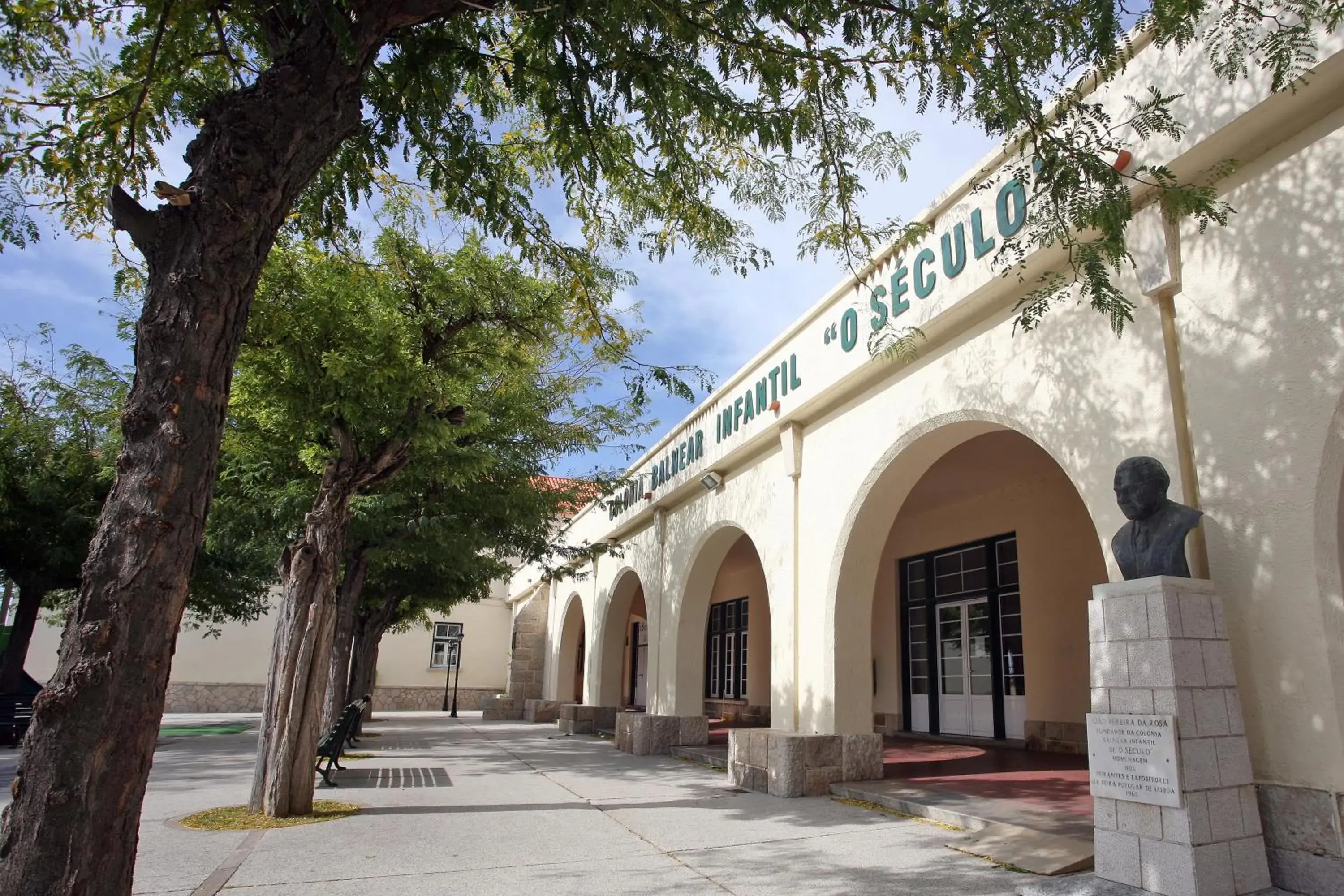 Facade/entrance in Turismo do Seculo Facade/entrance in Turismo do Seculo