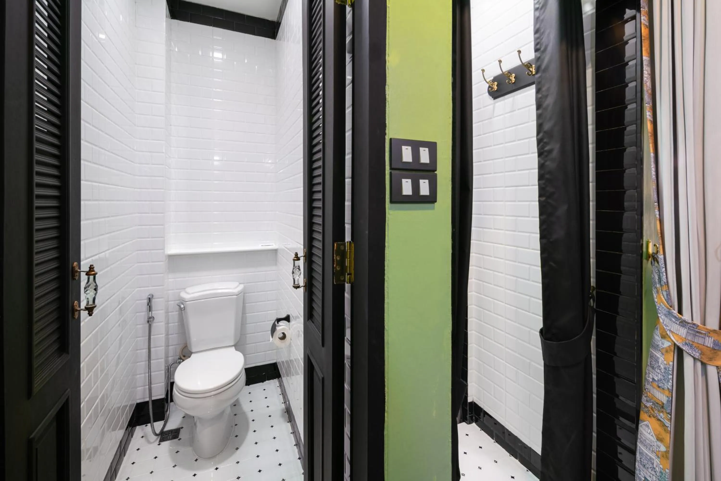 Toilet in DE Phanakron Boutique Hotel