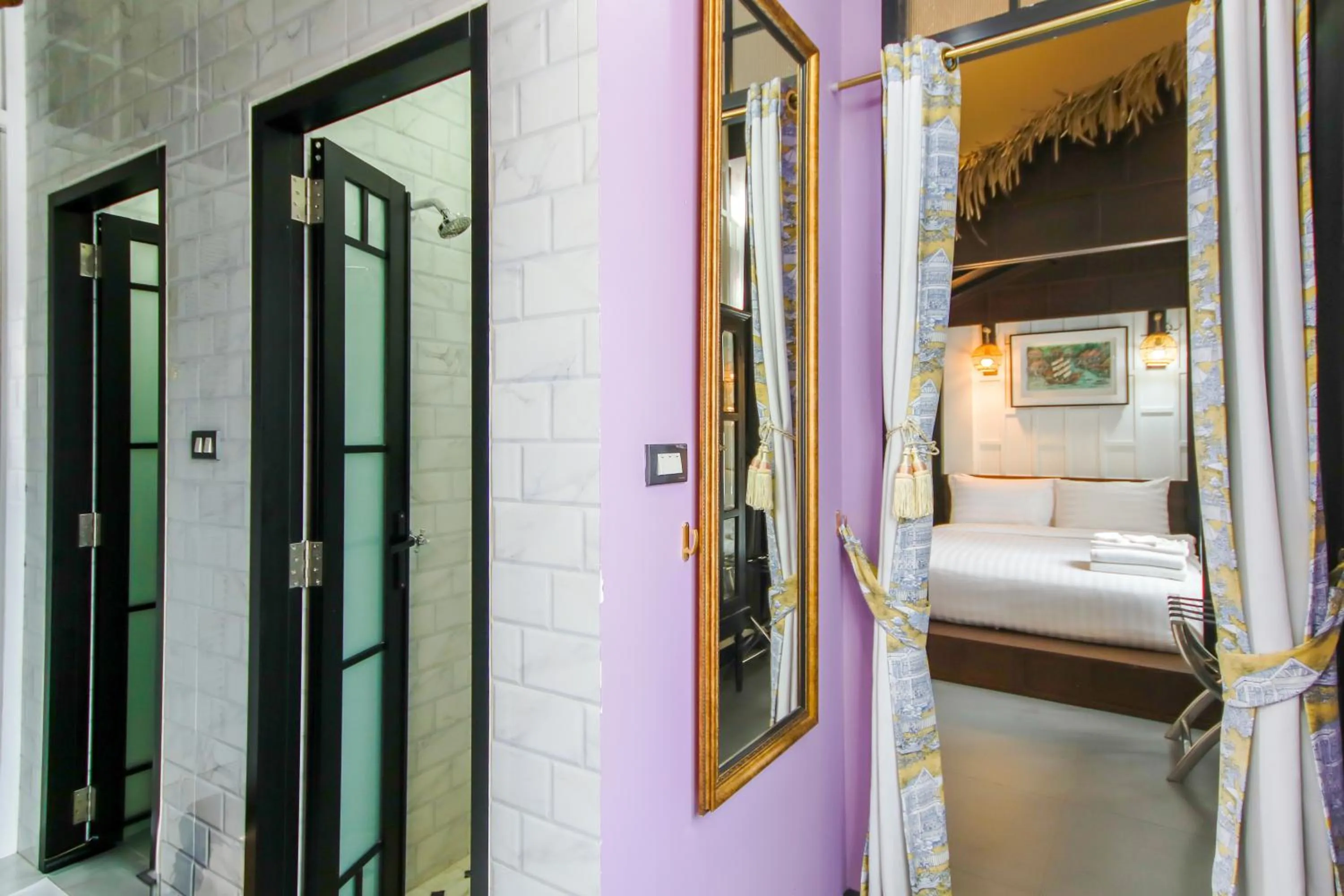 Bathroom, Bed in DE Phanakron Boutique Hotel