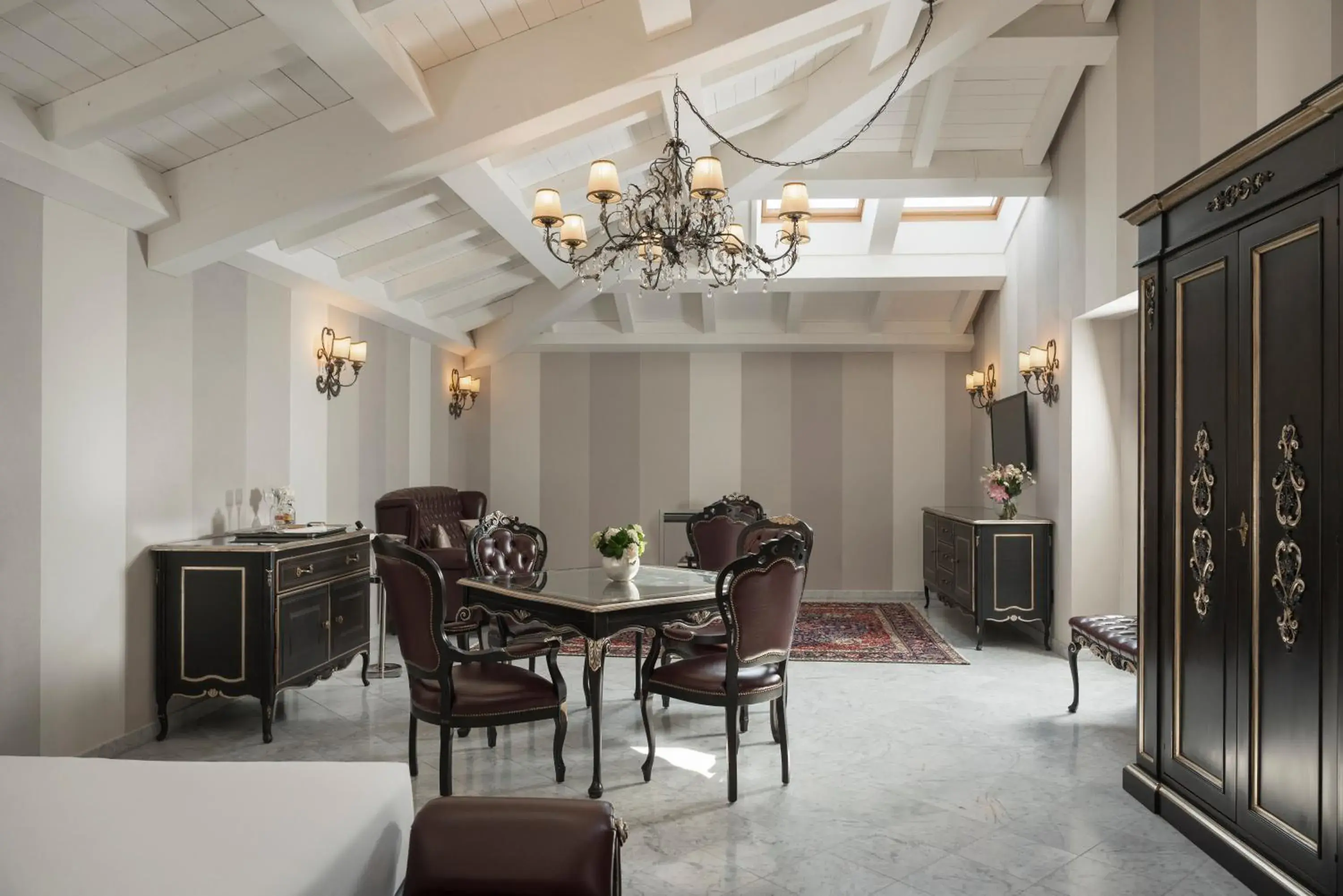 Living room in Grand Hotel di Parma - UNA Esperienze Living room in Grand Hotel di Parma - UNA Esperienze