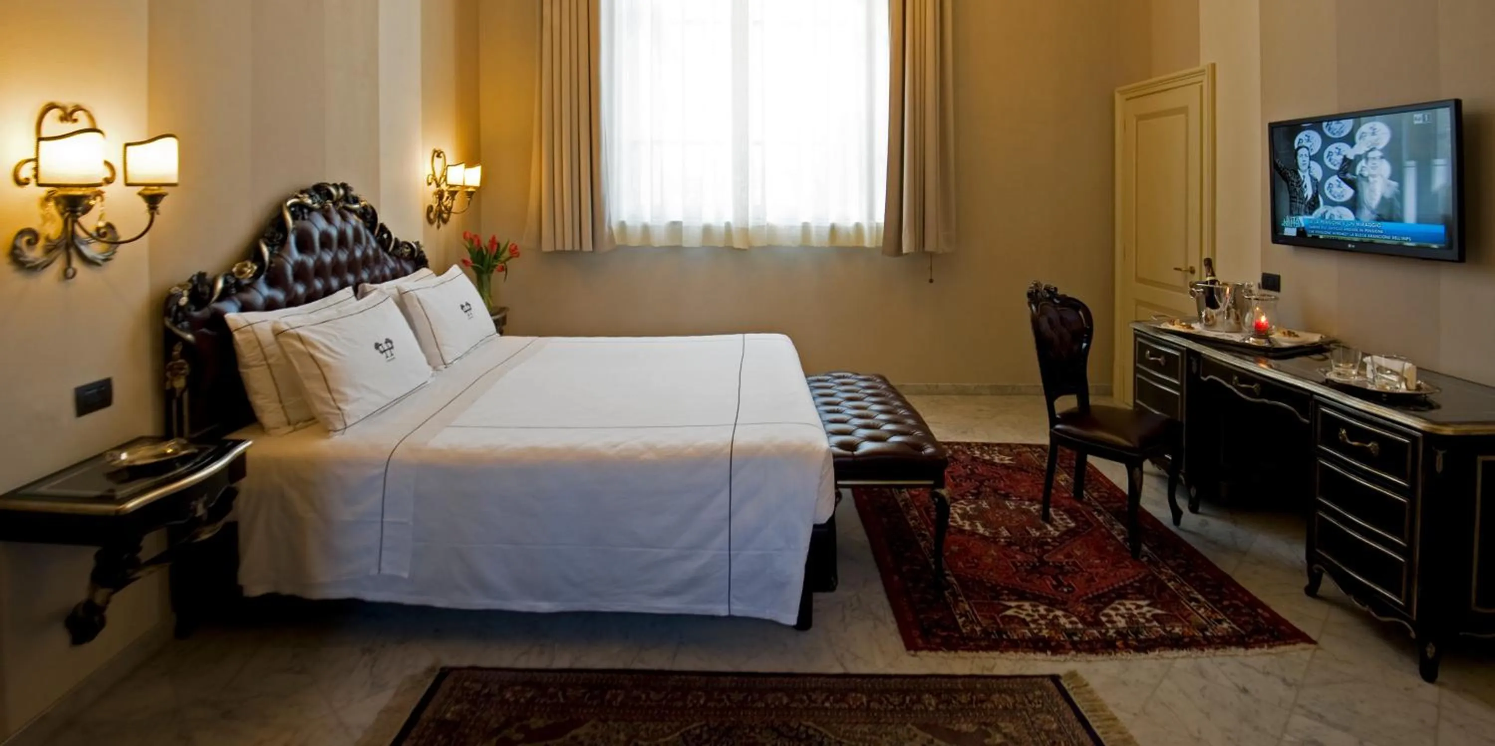 Photo of the whole room, Bed in Grand Hotel di Parma - UNA Esperienze