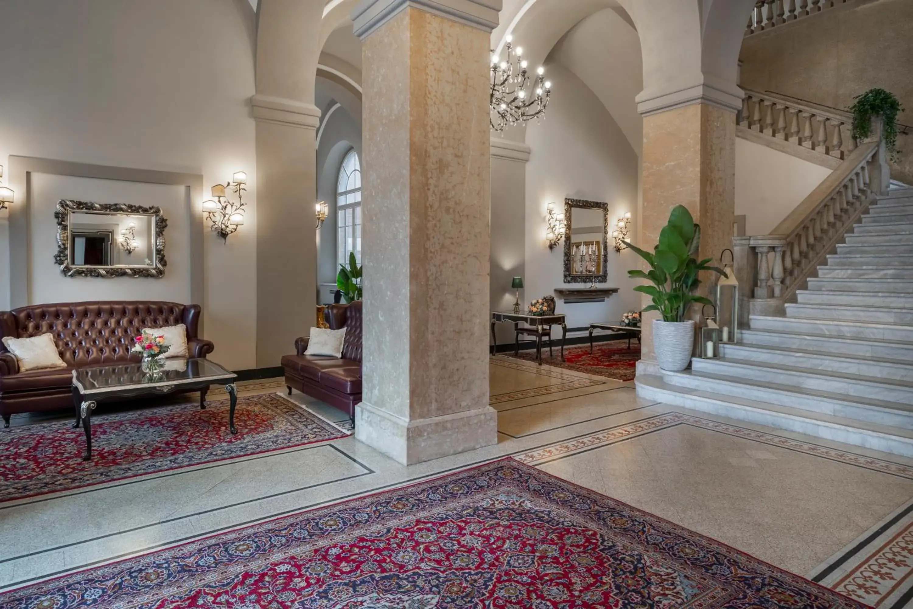 Lobby or reception in Grand Hotel di Parma - UNA Esperienze Lobby or reception in Grand Hotel di Parma - UNA Esperienze