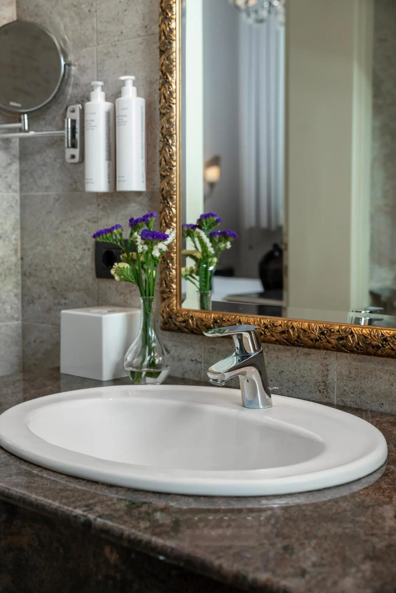 Bathroom in Grand Hotel di Parma - UNA Esperienze