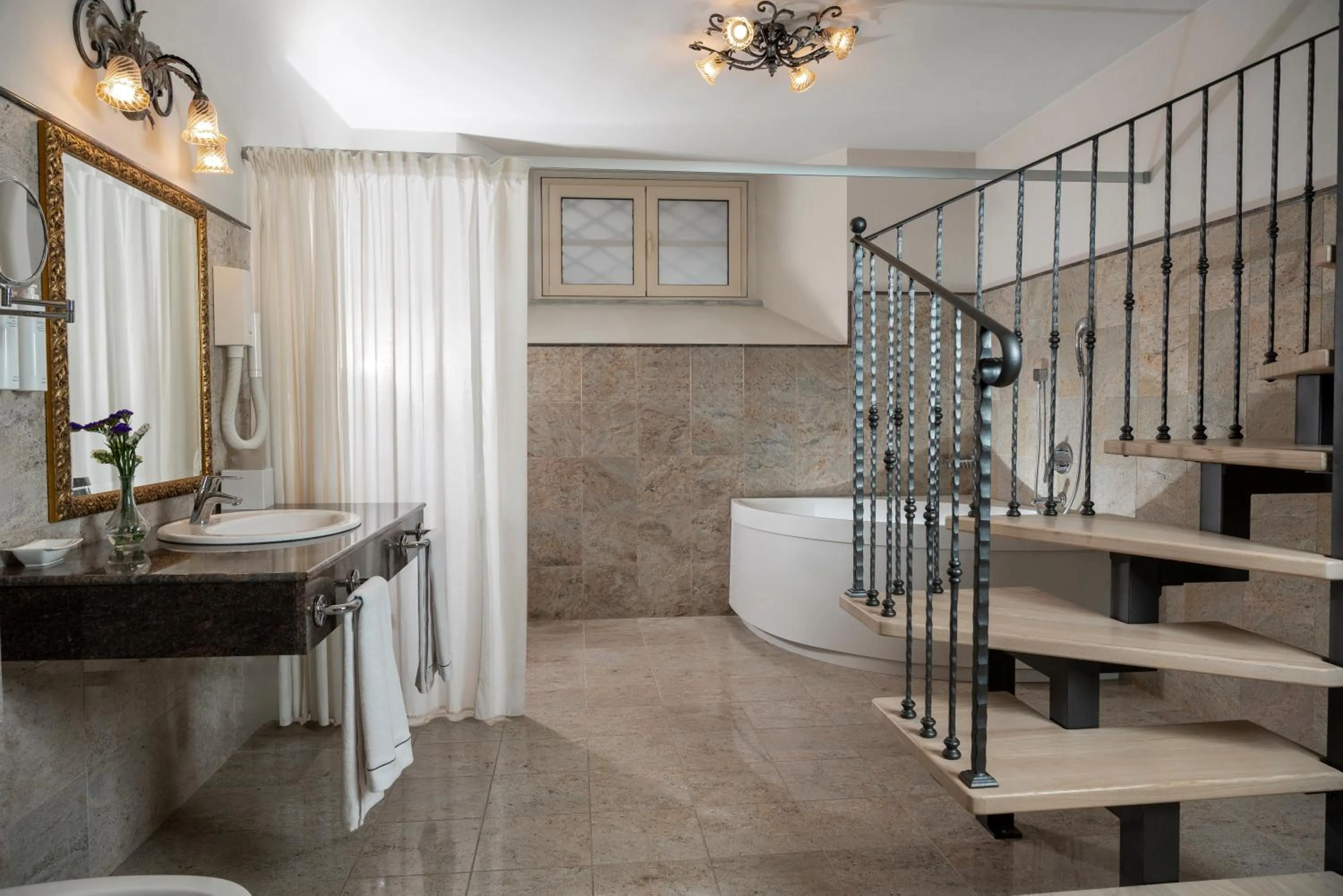 Bathroom in Grand Hotel di Parma - UNA Esperienze