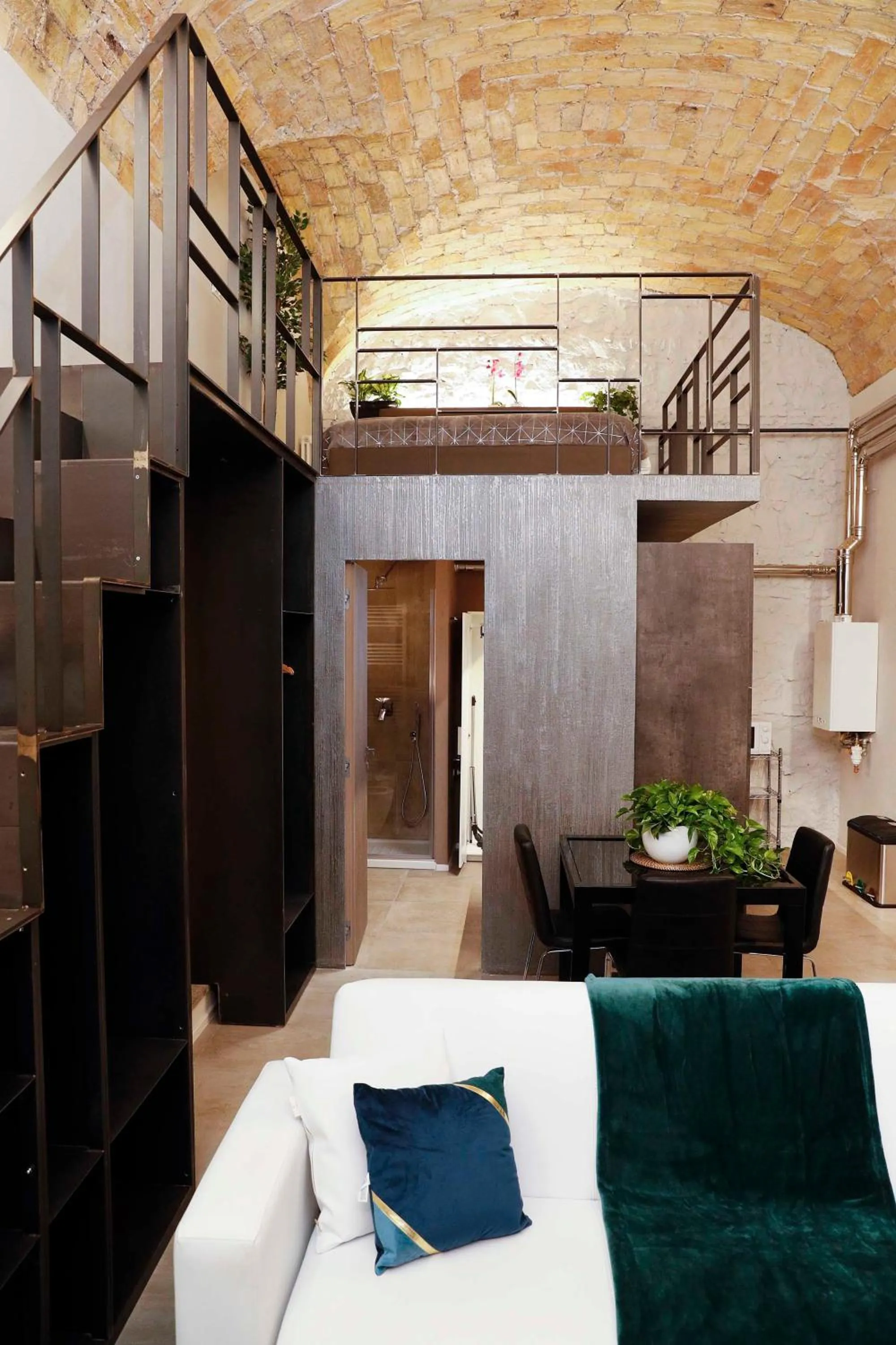 Living room, Bed in Post Industrial Loft Trastevere - Top Collection