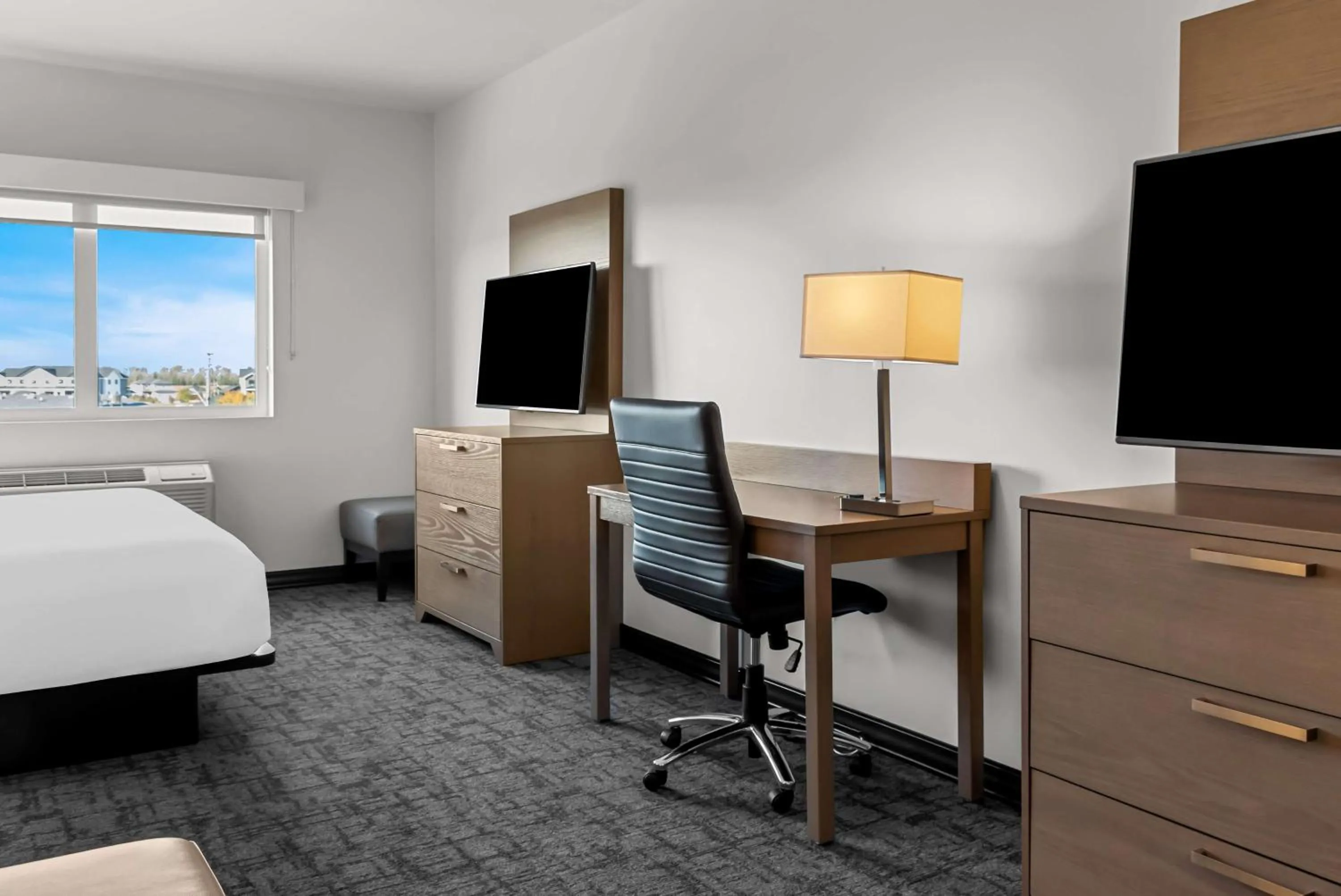 Bedroom, Bed in Best Western Plus Winkler