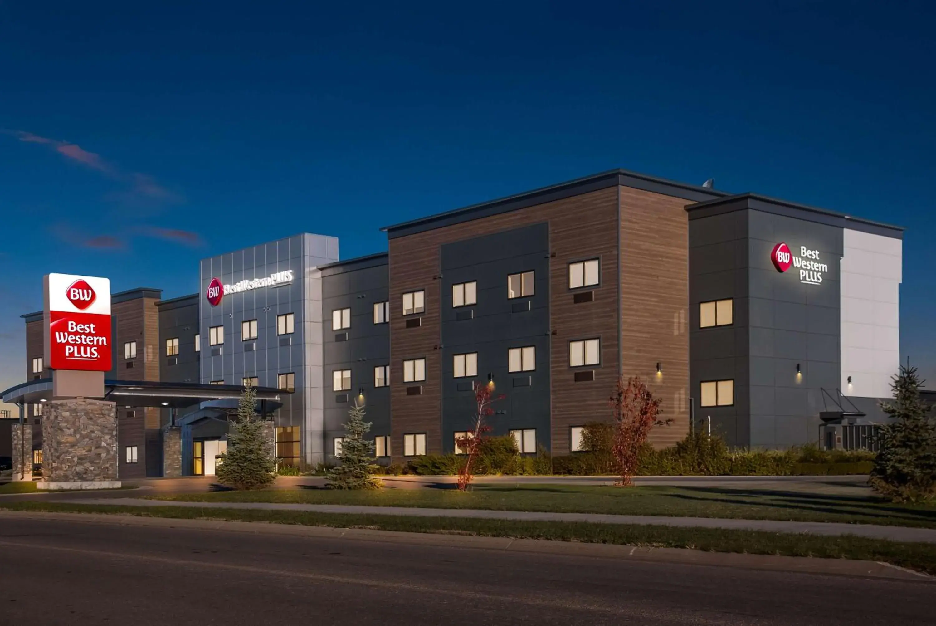 Property building in Best Western Plus Winkler Property building in Best Western Plus Winkler