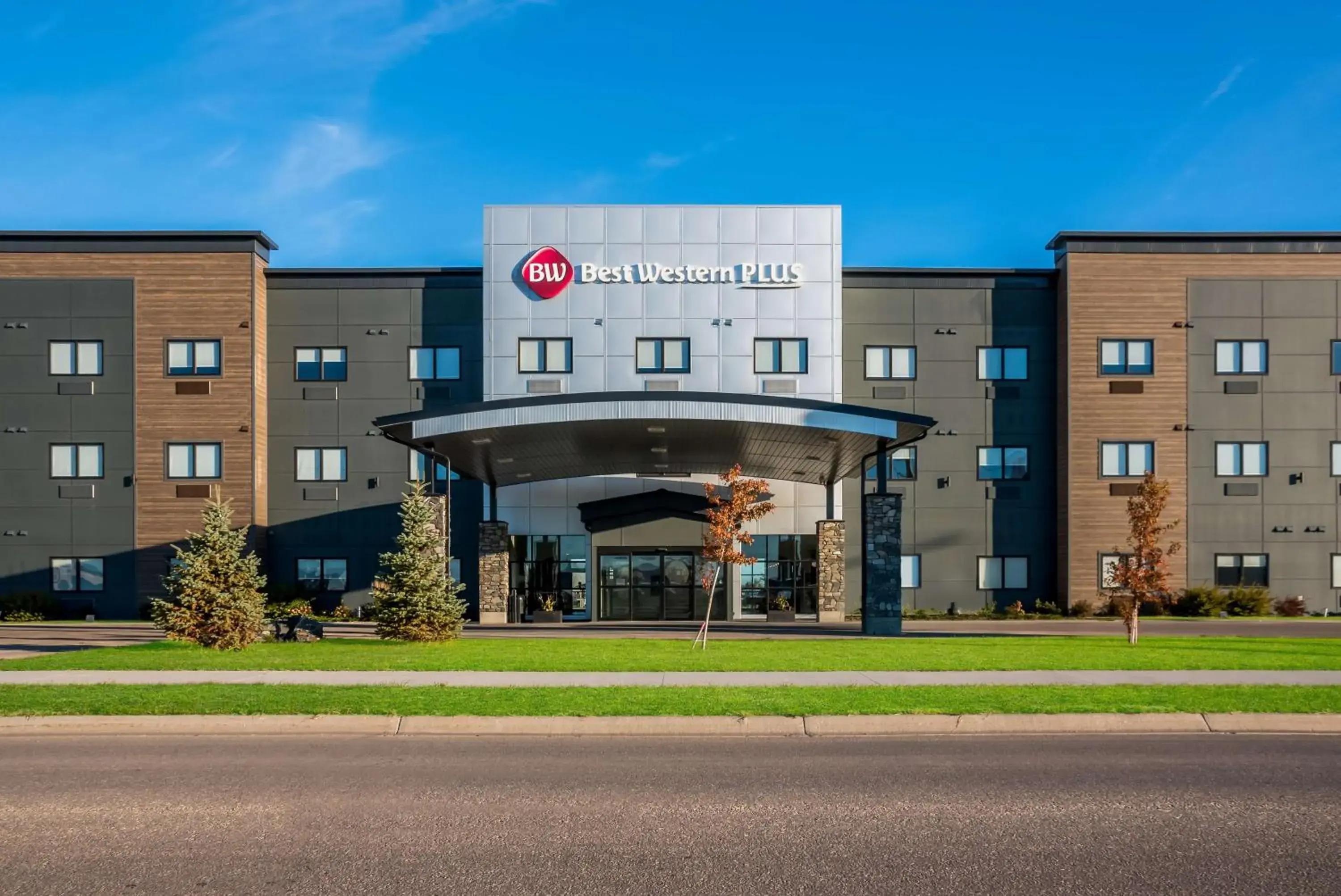 Property building in Best Western Plus Winkler Property building in Best Western Plus Winkler