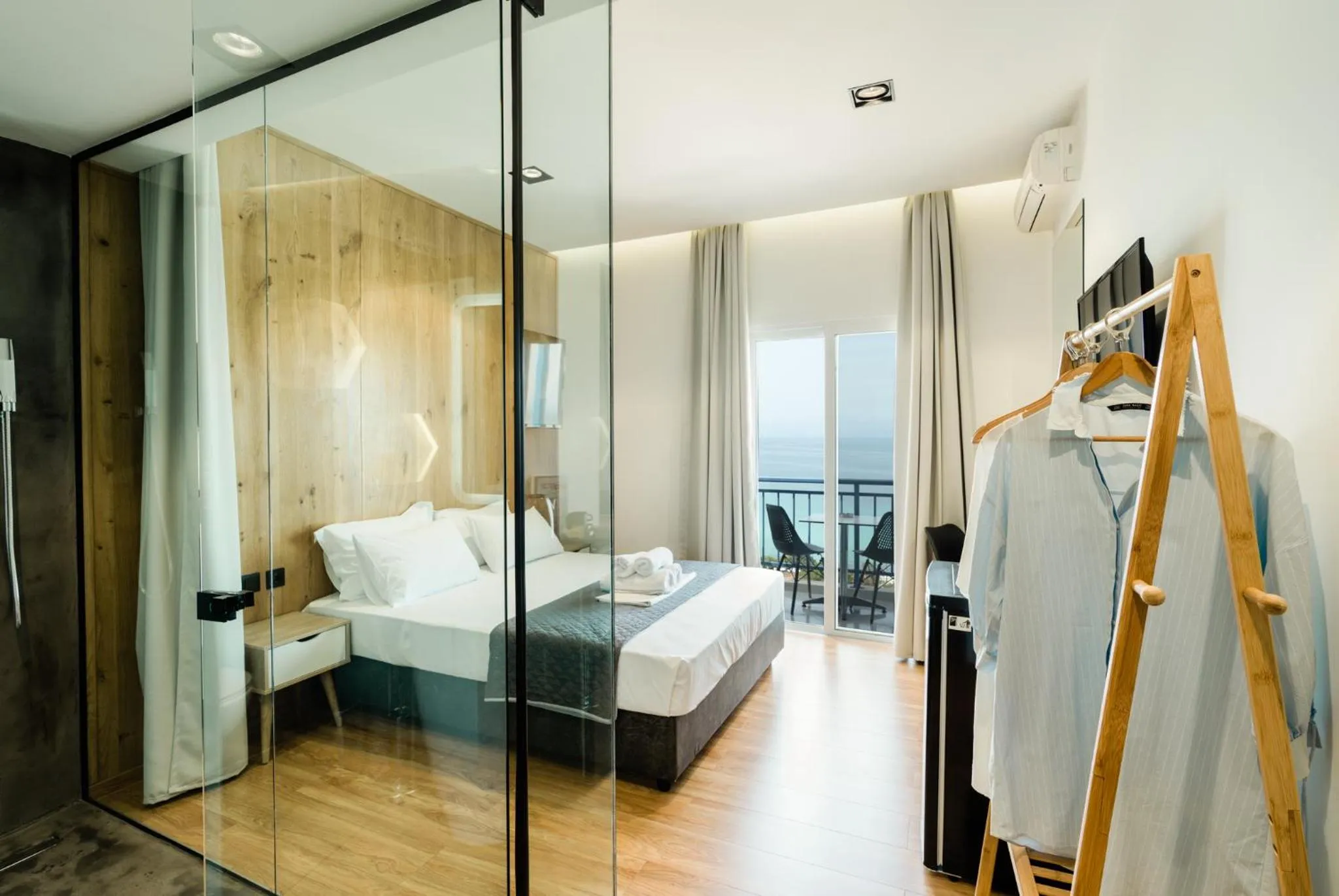 Photo of the whole room, Bed in Vrachos Lofts