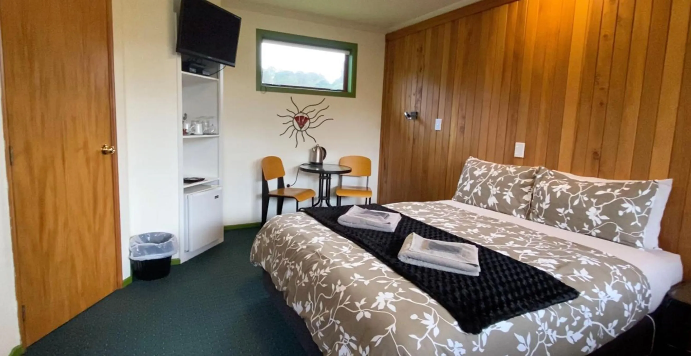 Bed in The Whistling Frog Resort