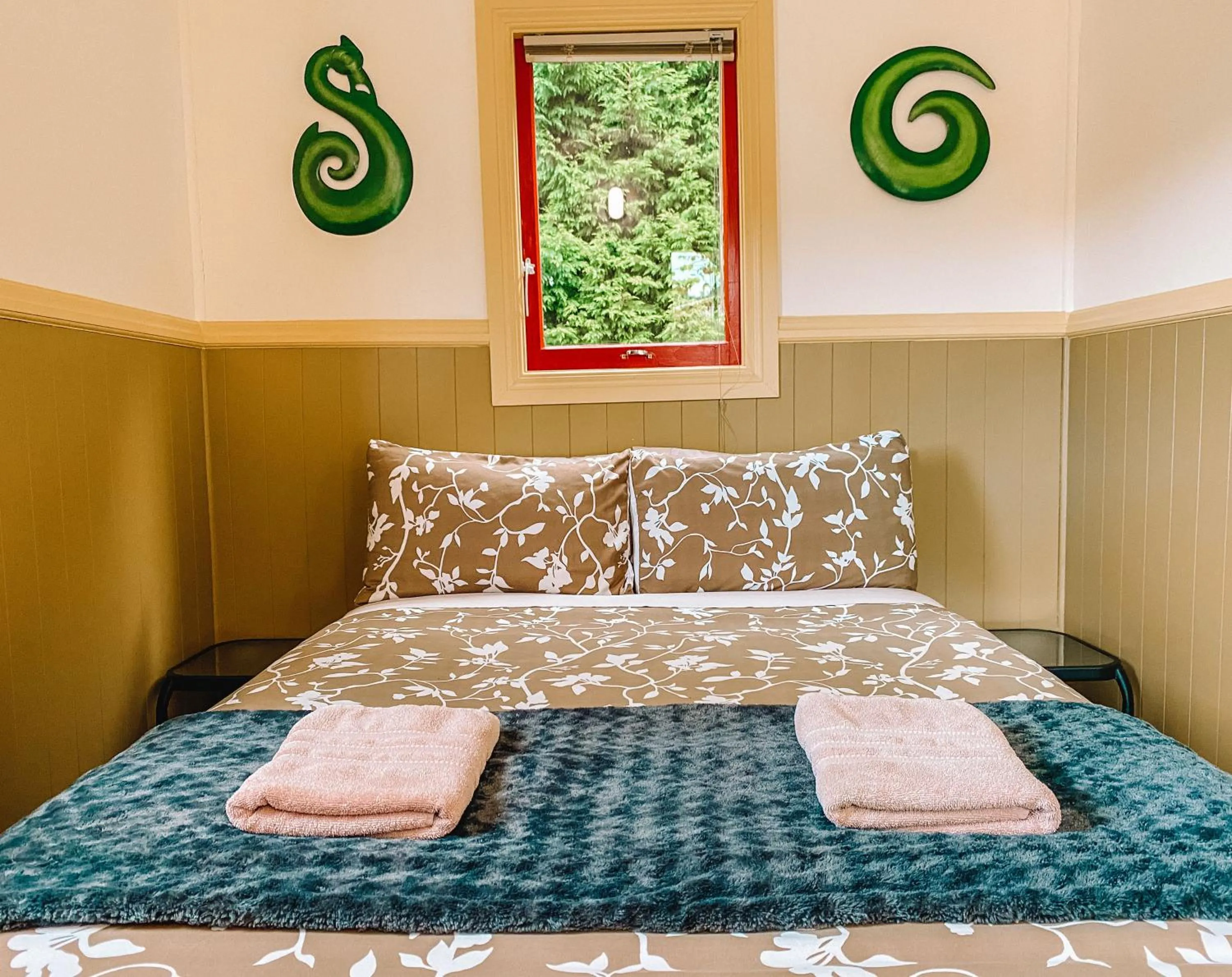 Bed in The Whistling Frog Resort