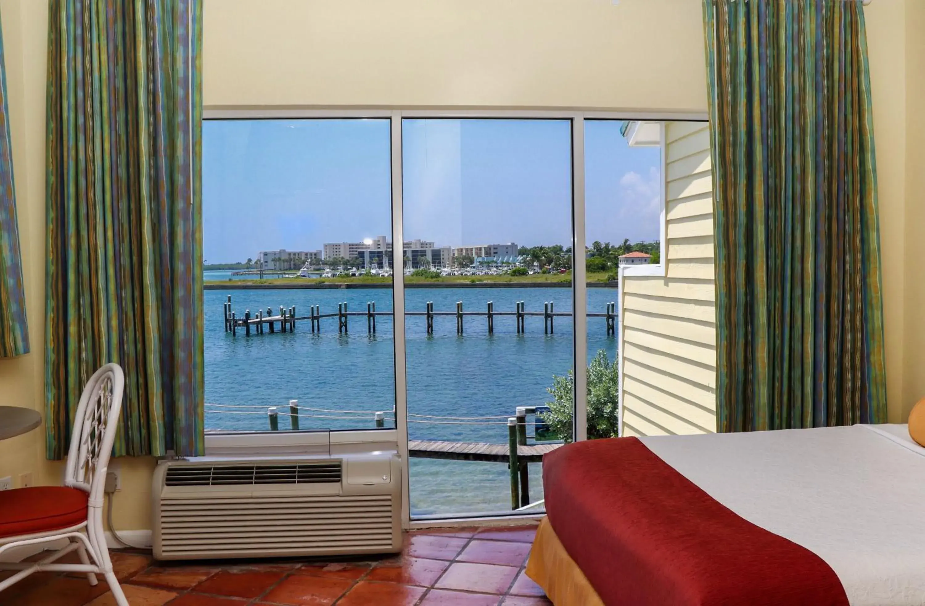 Sea view, Bed in Jupiter Waterfront Inn Sea view, Bed in Jupiter Waterfront Inn