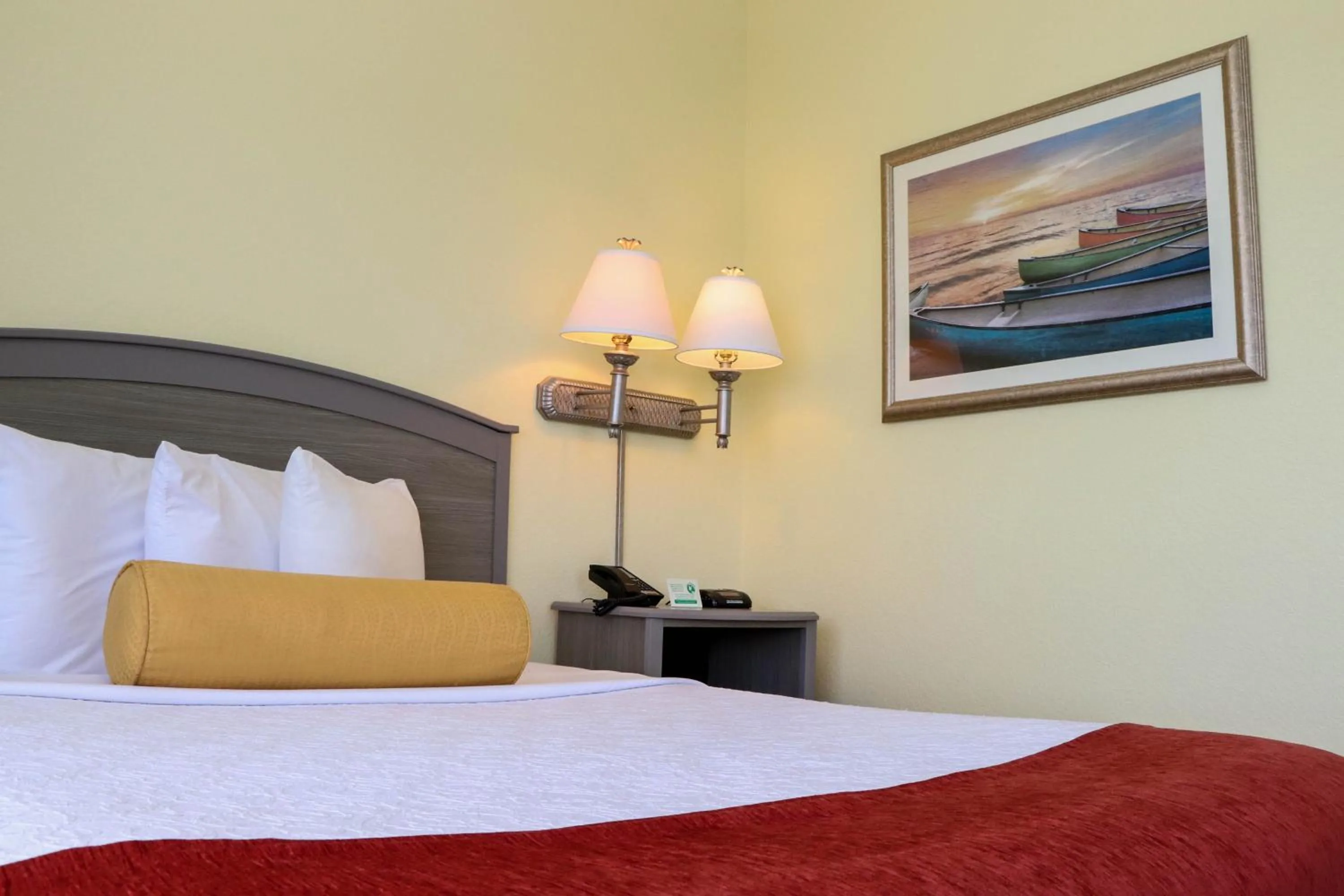 Bed in Jupiter Waterfront Inn