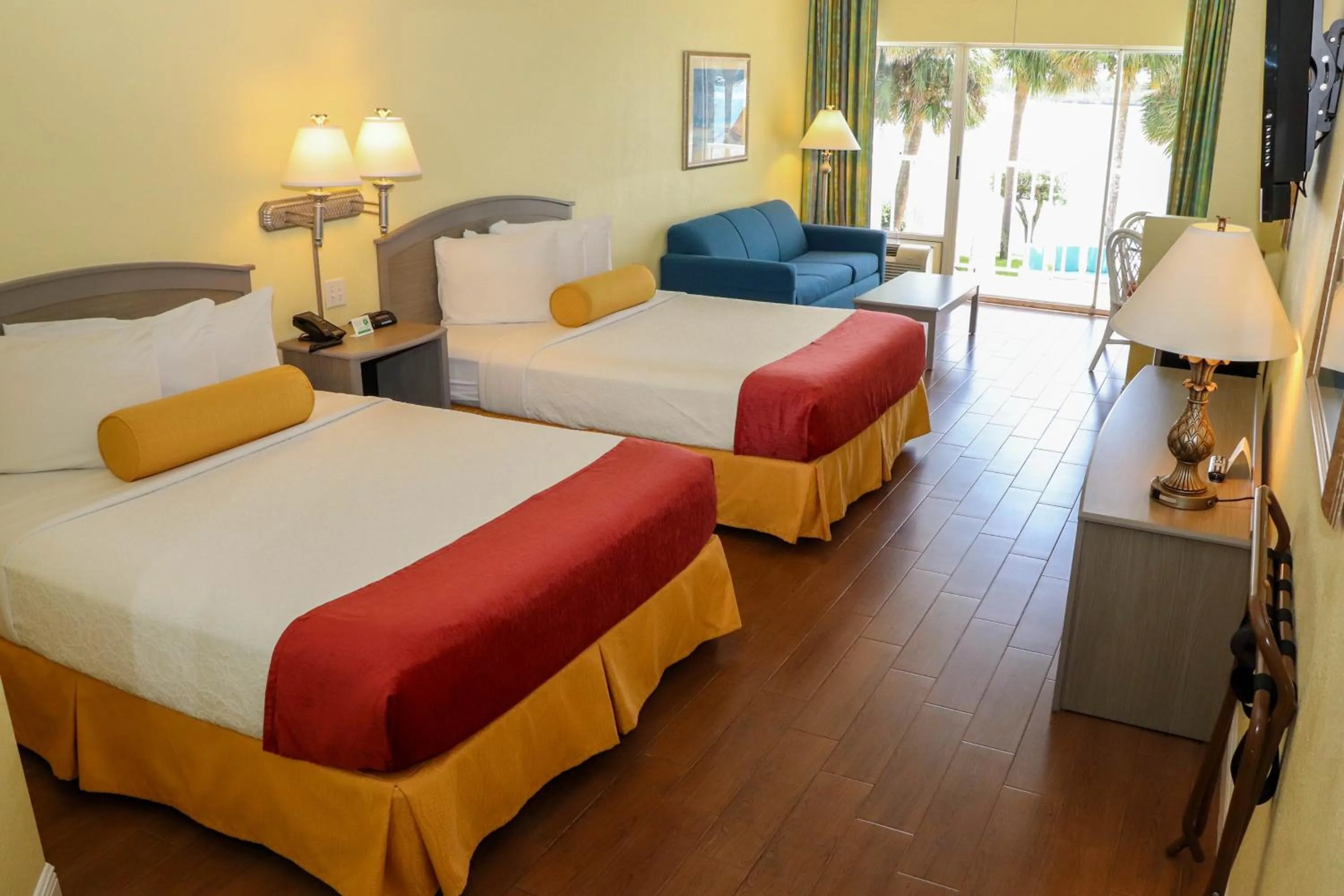 Photo of the whole room, Bed in Jupiter Waterfront Inn