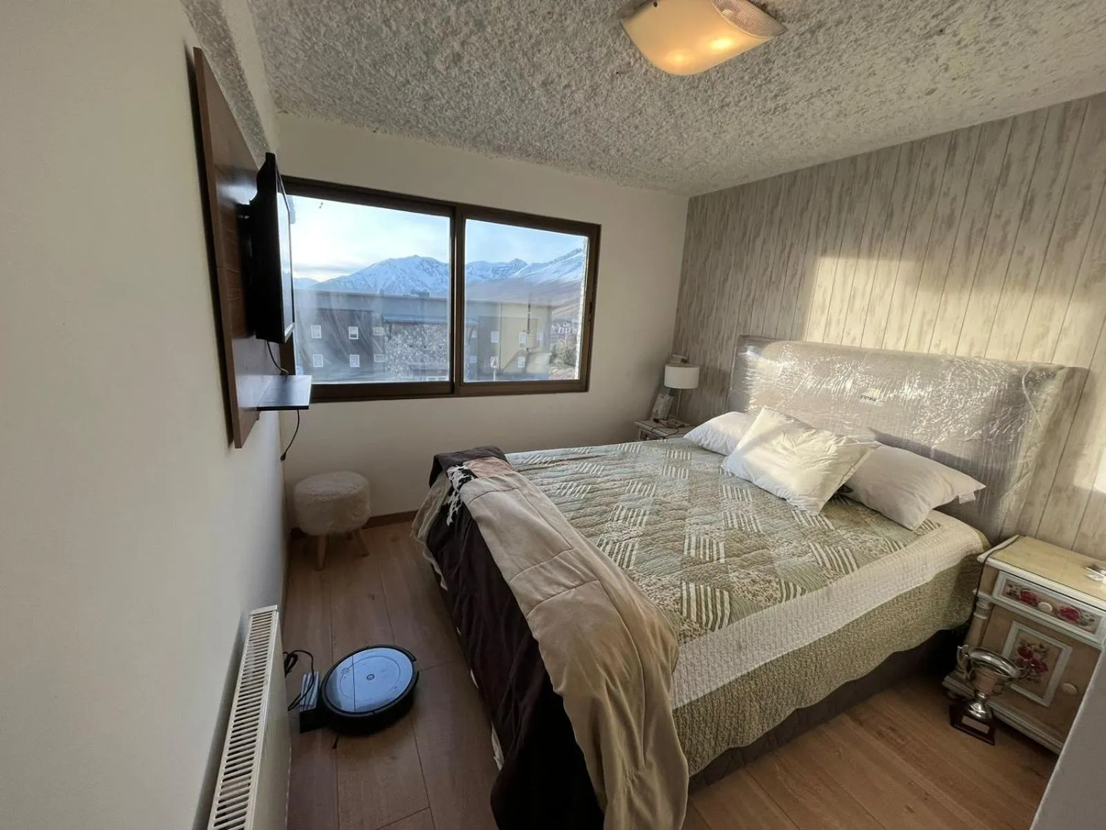 Bedroom, Bed in Ski in-out Apartment in El Colorado