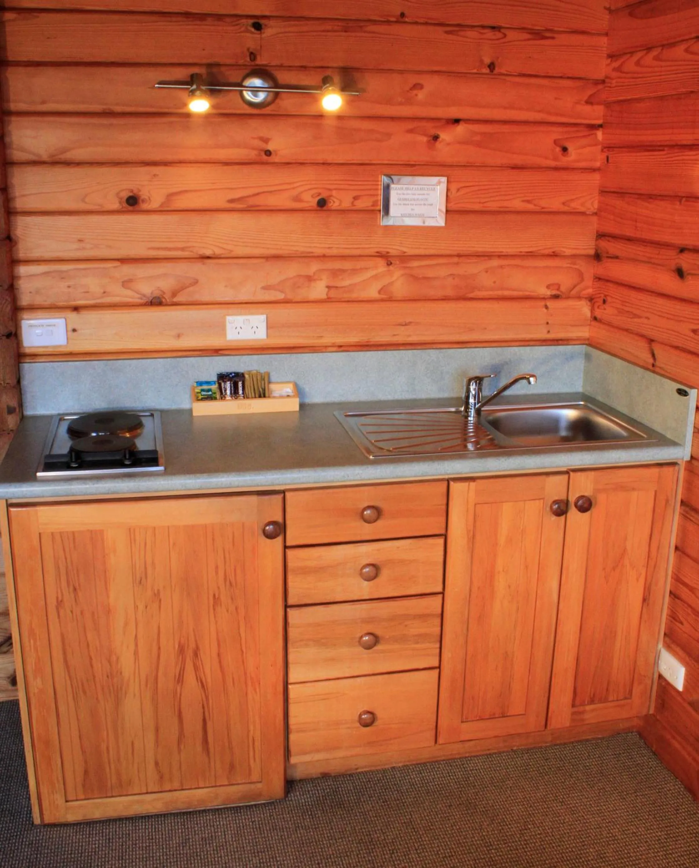 Kitchen or kitchenette in Kimi Ora Eco Resort