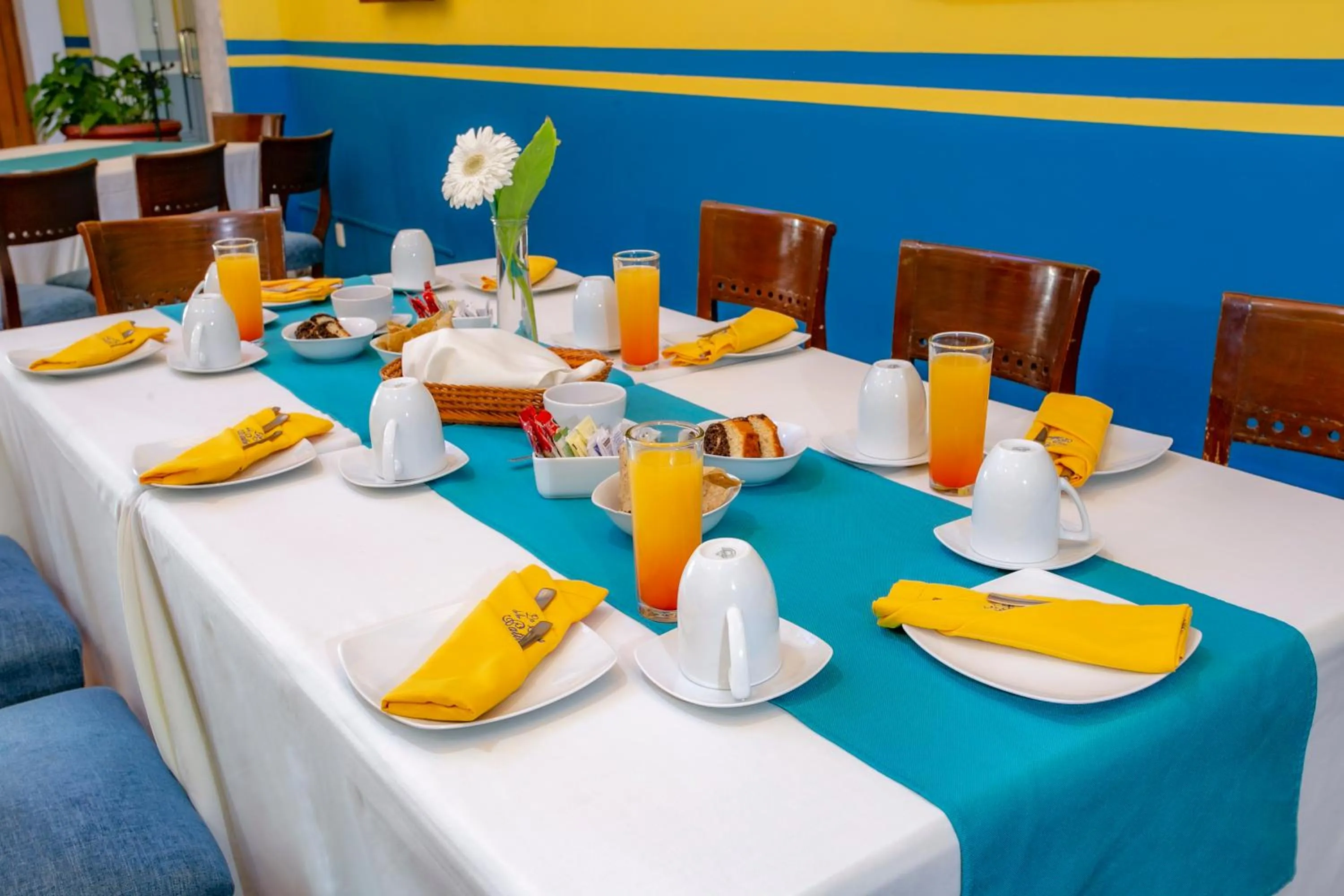 Restaurant/places to eat in La Casa de los Patios Hotel & Spa