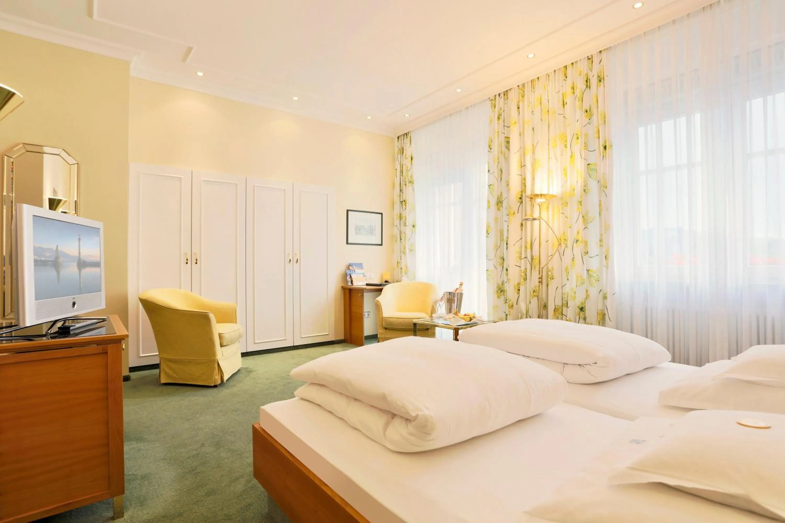 Bedroom, Bed in Hotel Reutemann-Seegarten