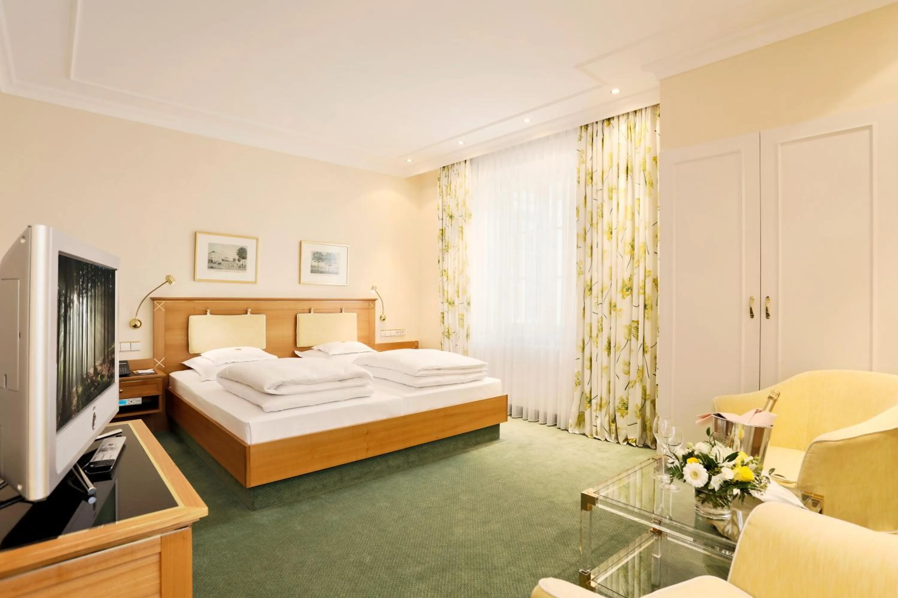 Day, Bed in Hotel Reutemann-Seegarten