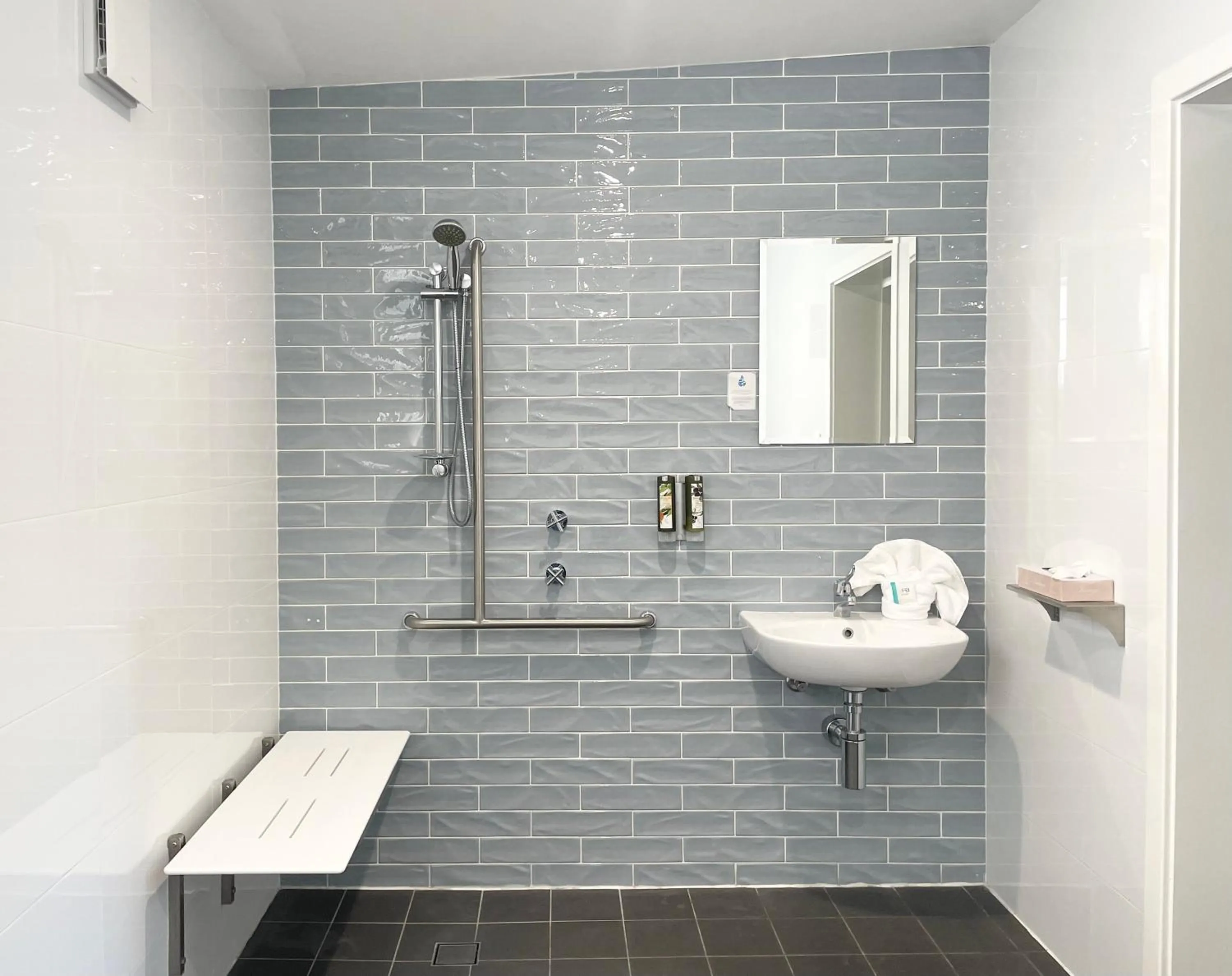 Shower in Huskisson Beach Motel