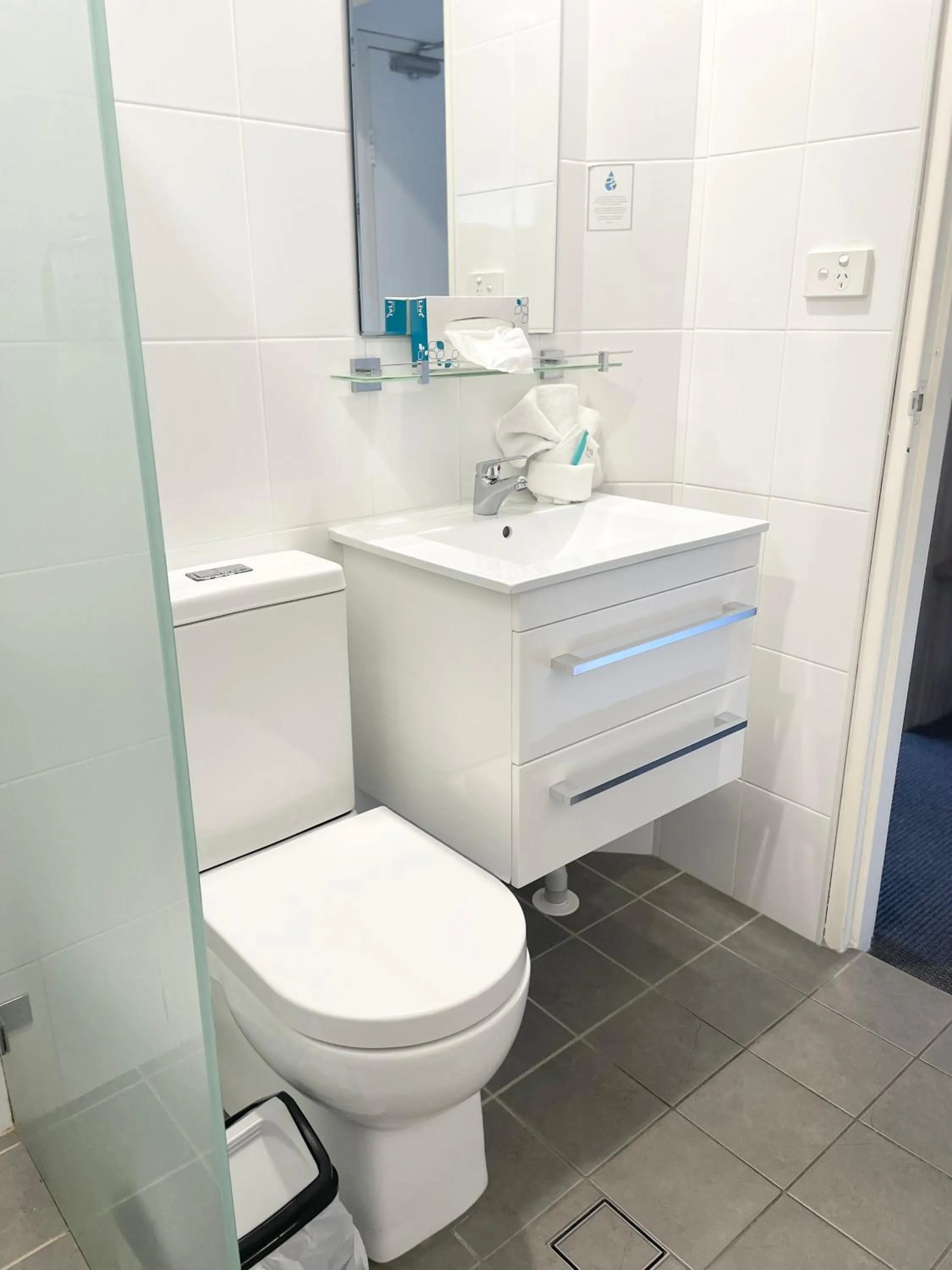 Toilet in Huskisson Beach Motel