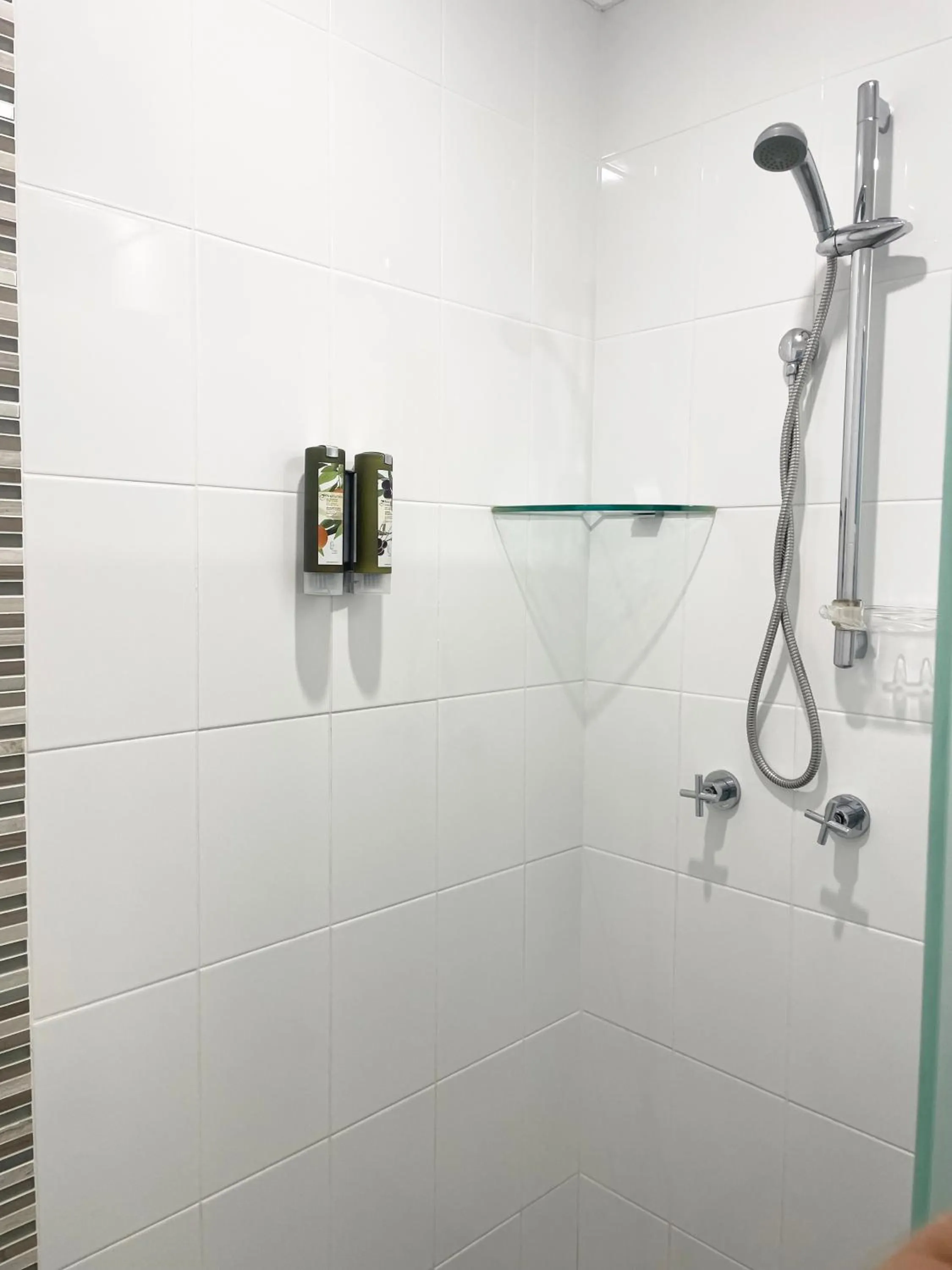 Shower in Huskisson Beach Motel