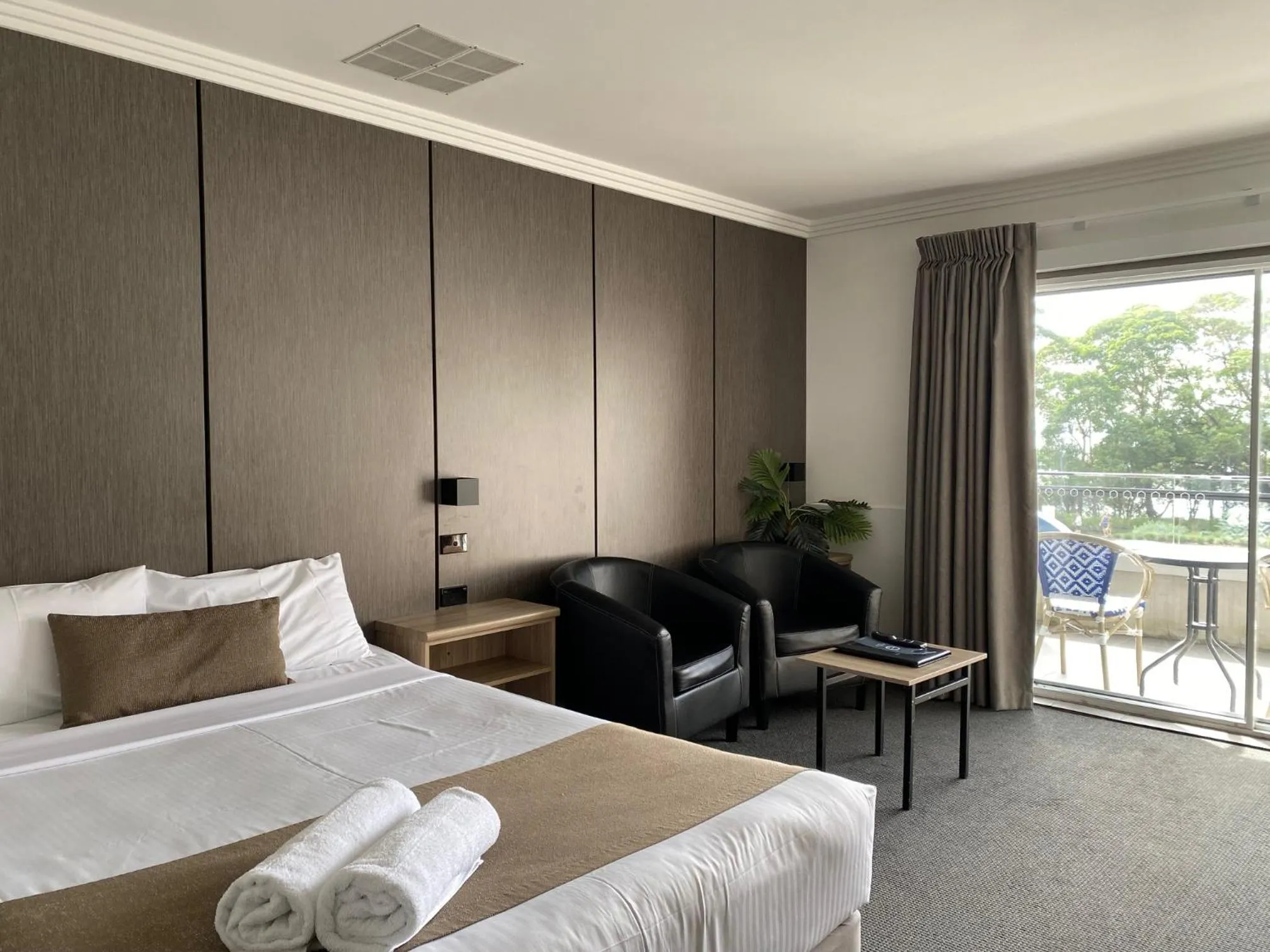 Bed in Huskisson Beach Motel