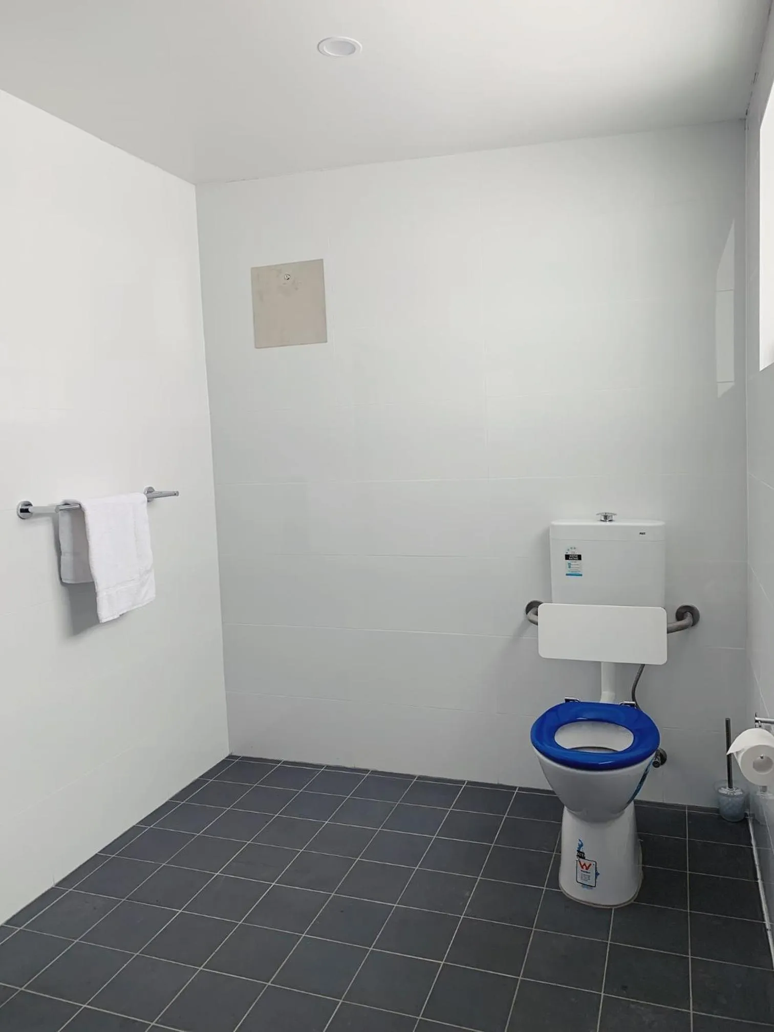 Toilet in Huskisson Beach Motel