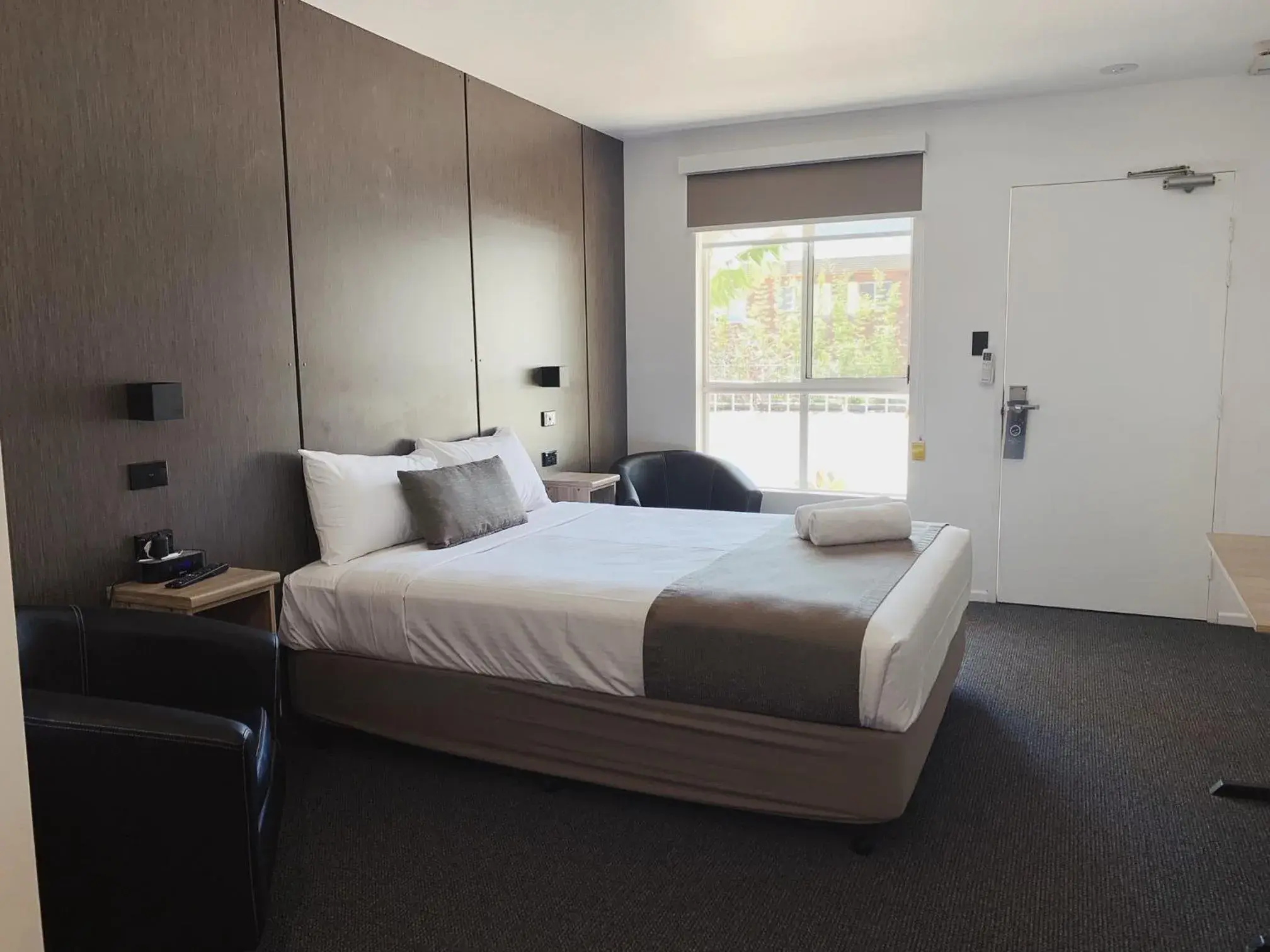 Queen Room - Disability Access in Huskisson Beach Motel Queen Room - Disability Access in Huskisson Beach Motel