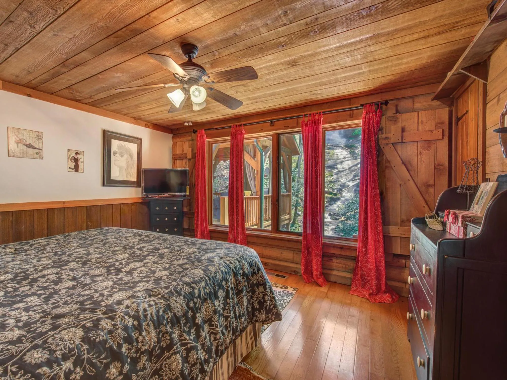 Bedroom, Bed in Black Bear Lodge