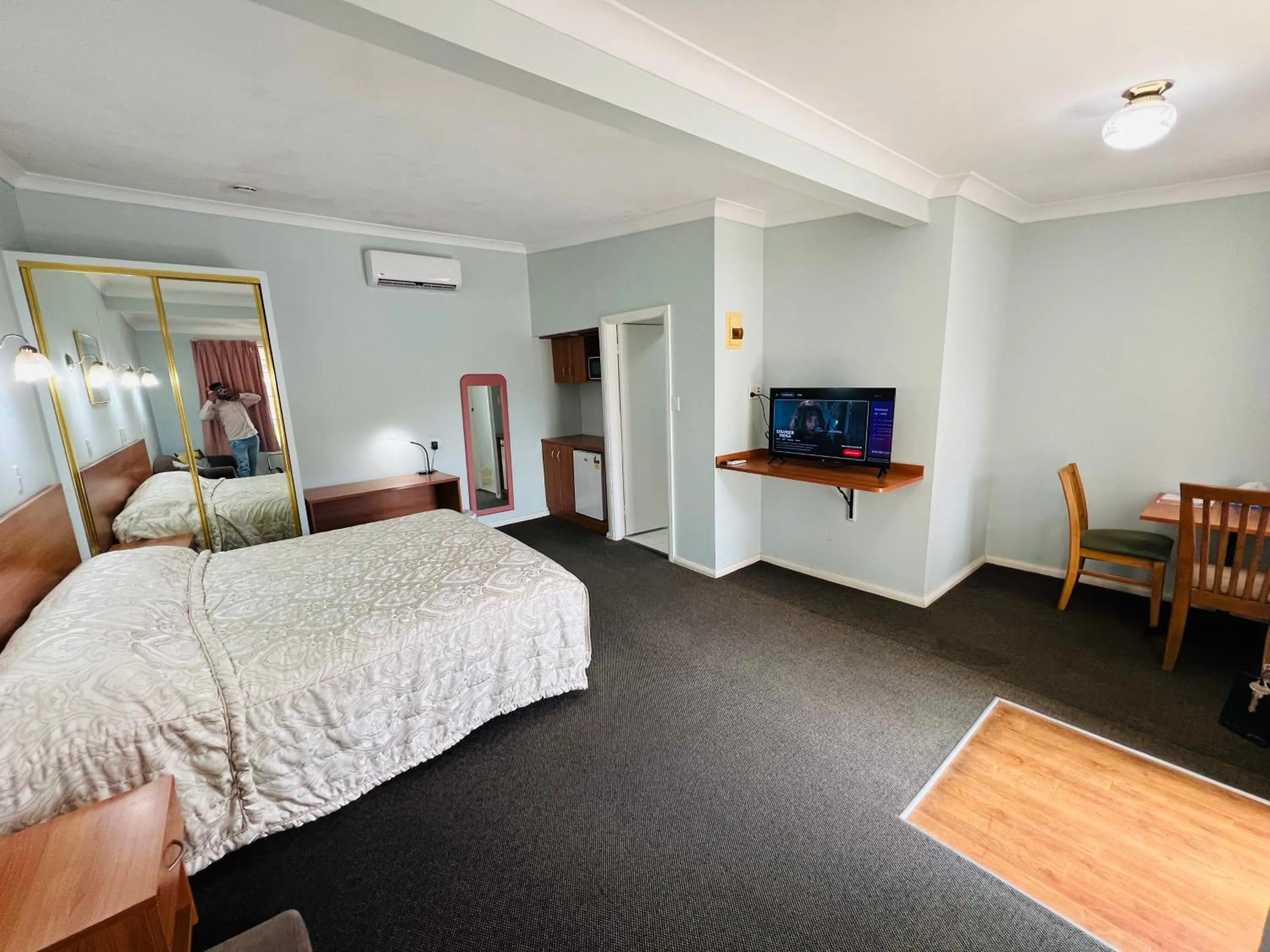 Bed in Colonial Motor Lodge Scone