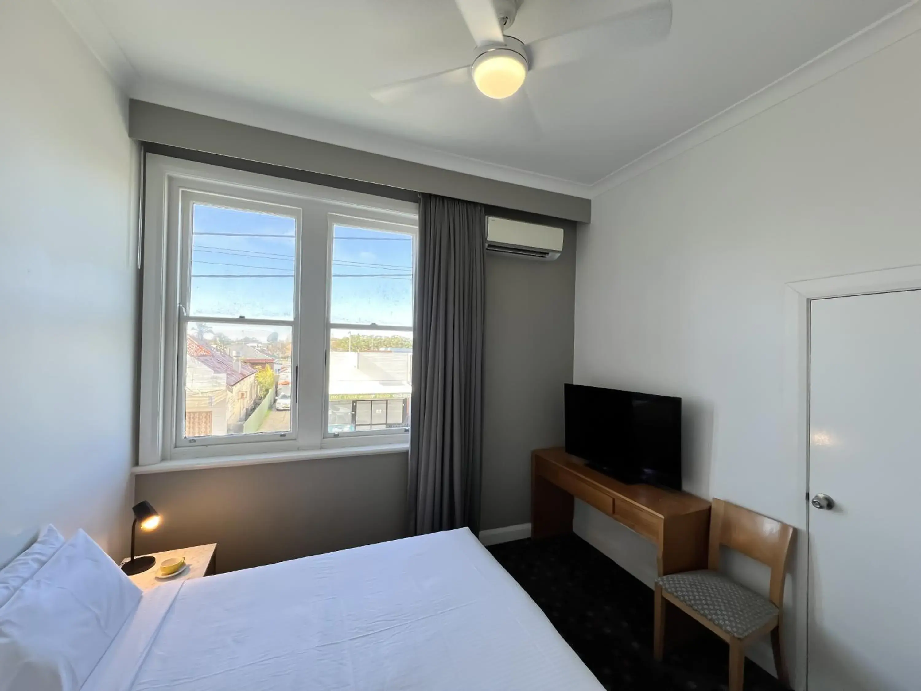 Bed in The Sunnyside Tavern, Broadmeadow Bed in The Sunnyside Tavern, Broadmeadow