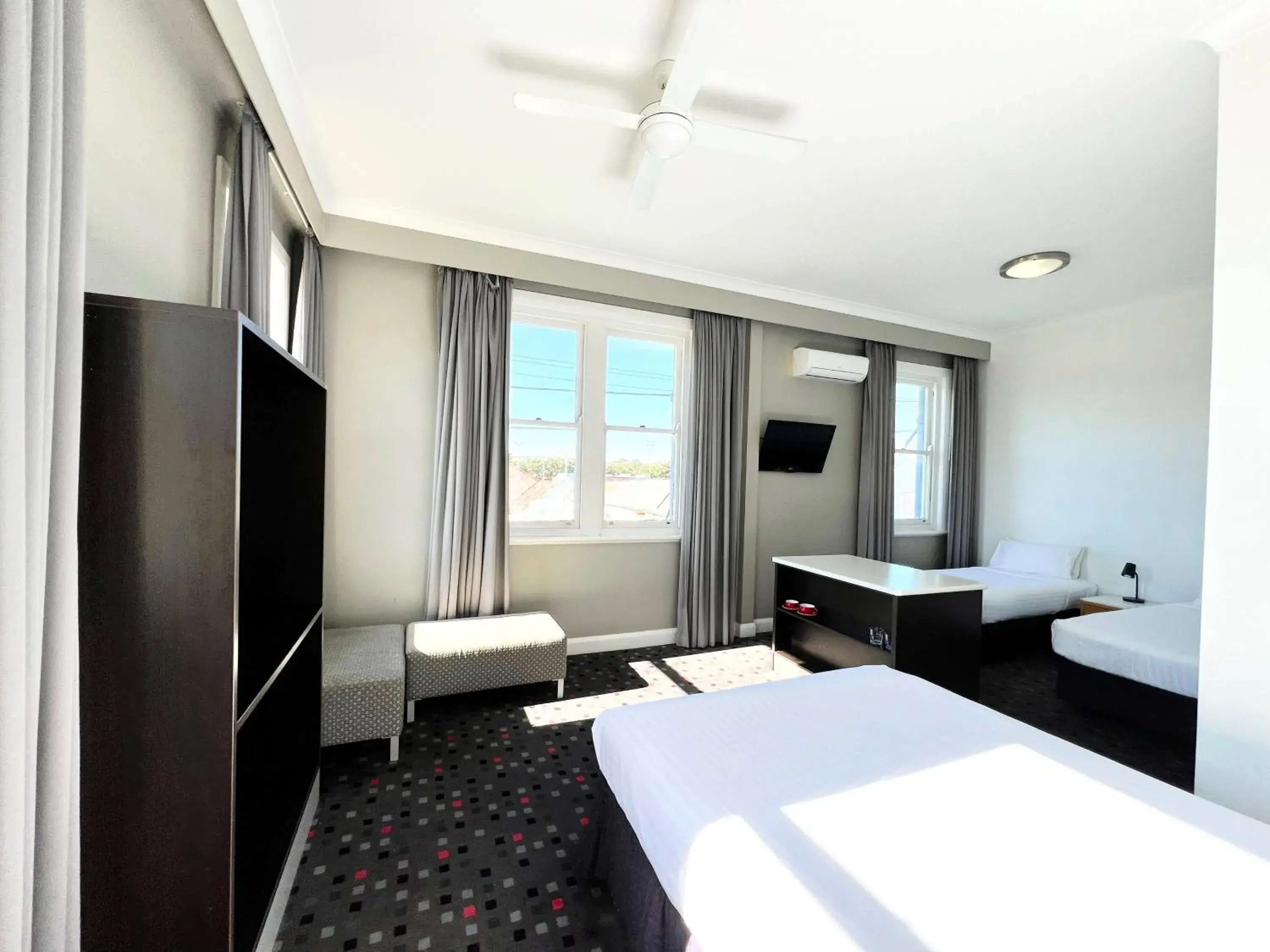 Bed in The Sunnyside Tavern, Broadmeadow Bed in The Sunnyside Tavern, Broadmeadow