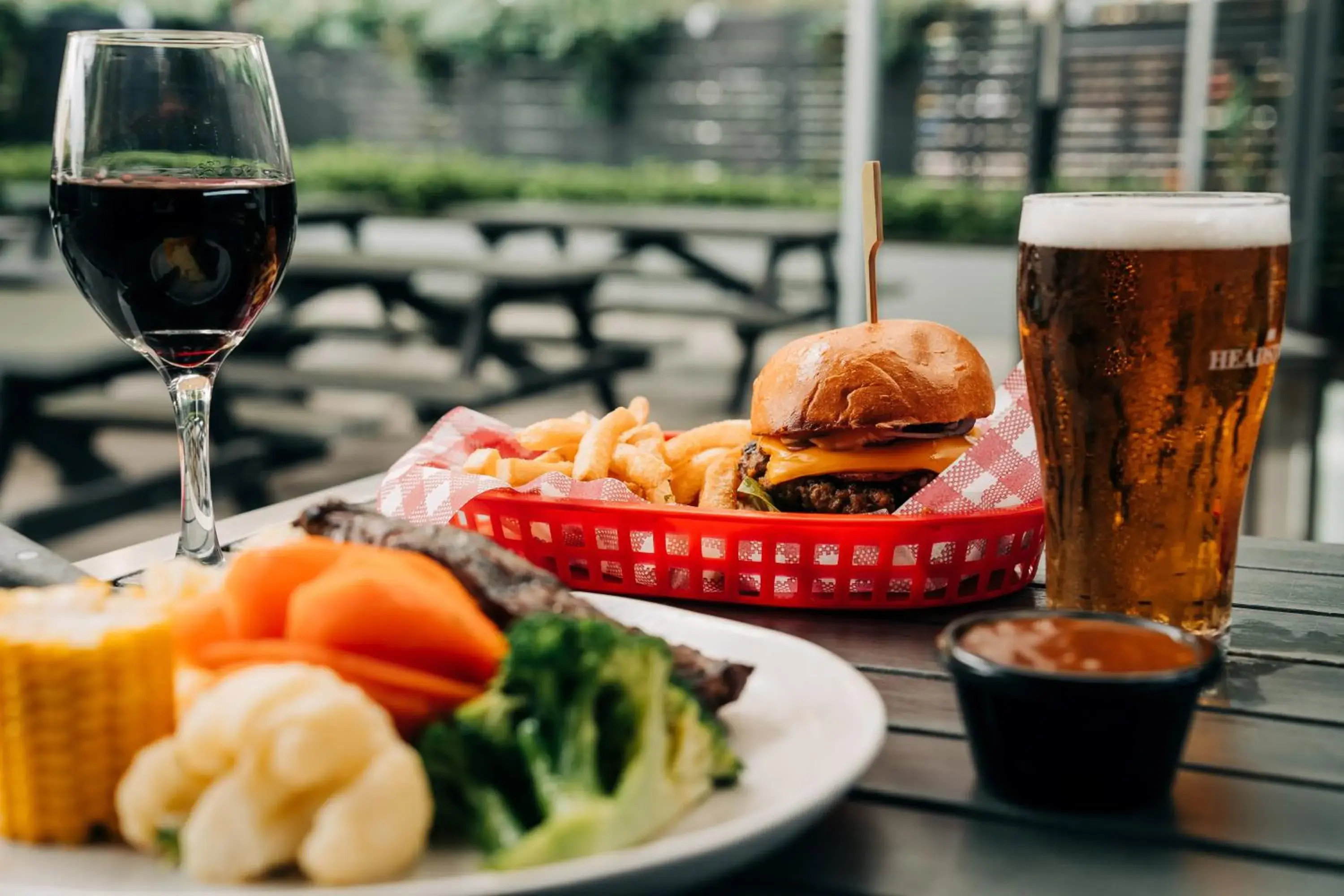 Restaurant/places to eat in The Sunnyside Tavern, Broadmeadow Restaurant/places to eat in The Sunnyside Tavern, Broadmeadow