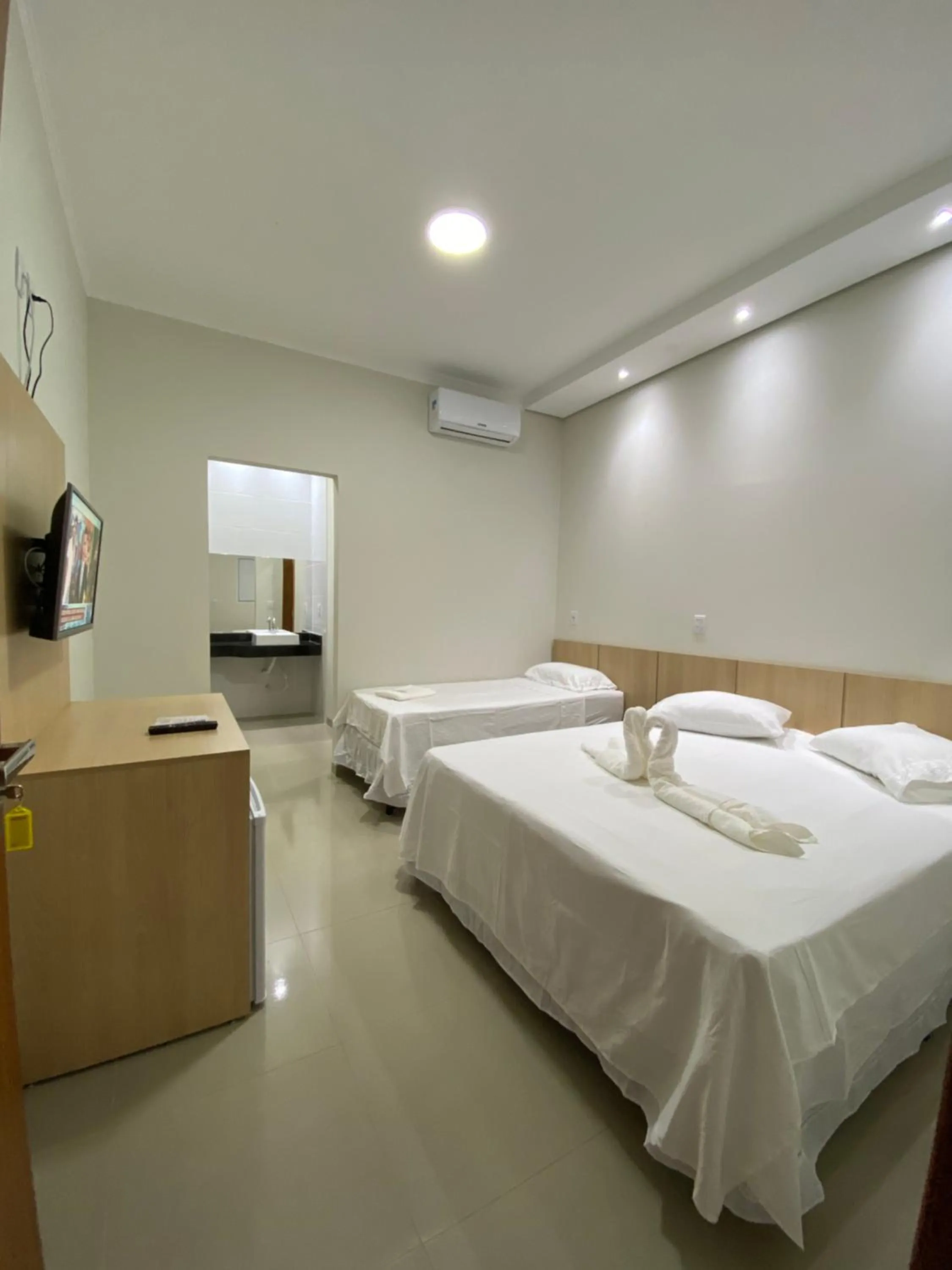 Photo of the whole room, Bed in NOROESTE Comfort Hotel