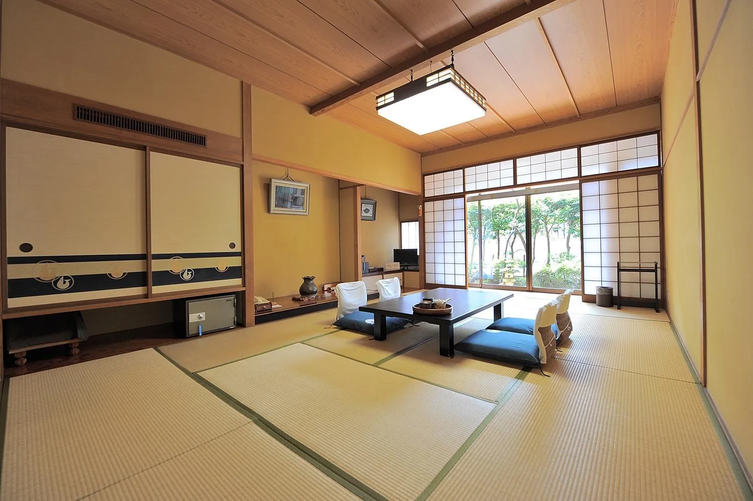 Photo of the whole room, Bed in Umiakari