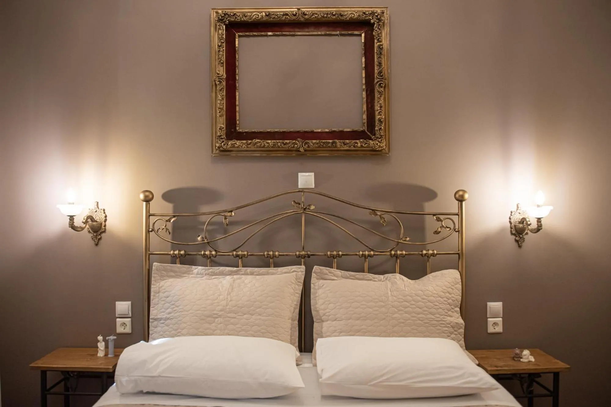 Bed in Beautiful City Suites