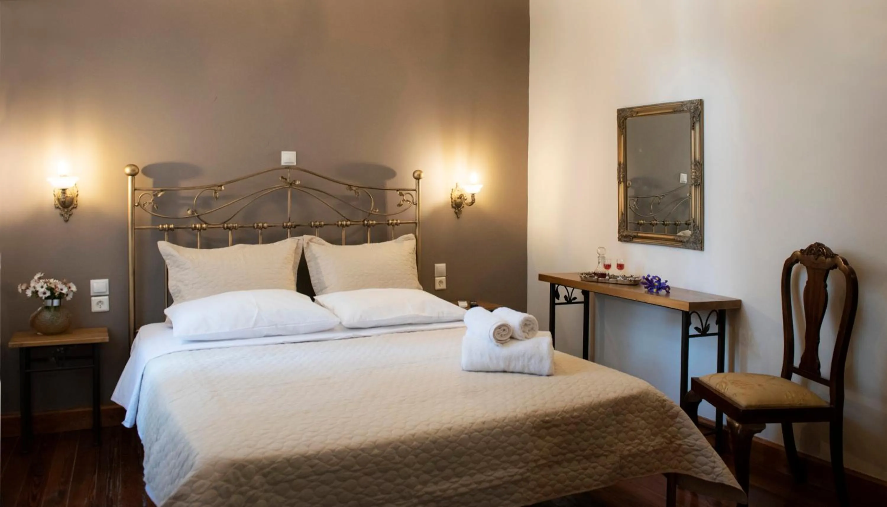 Bed in Beautiful City Suites