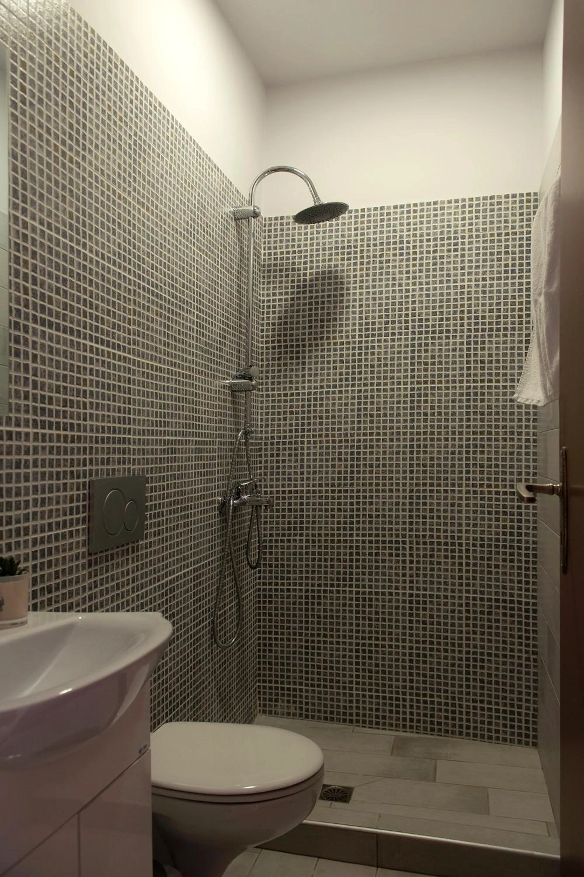 Shower in Beautiful City Suites
