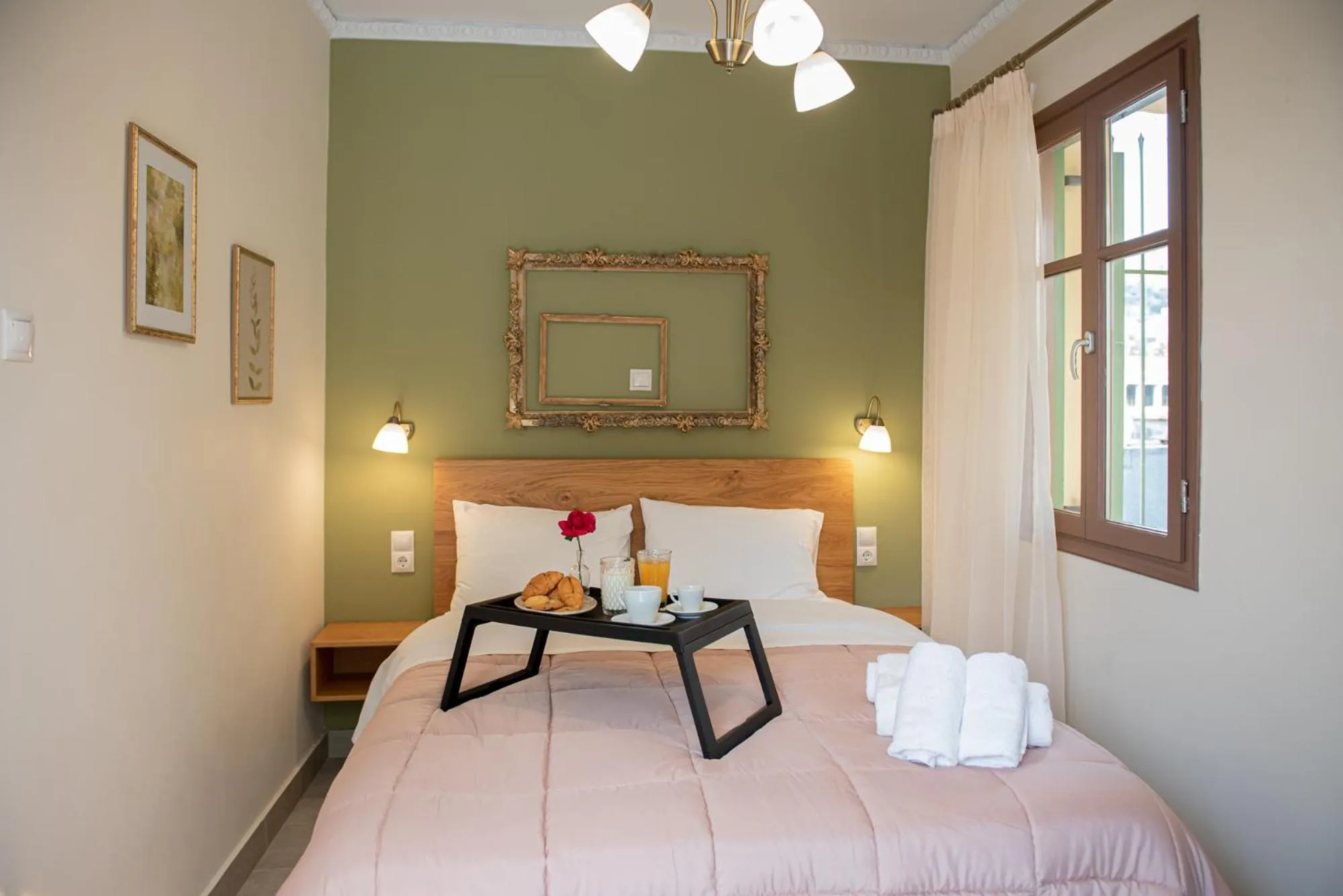 Bed in Beautiful City Suites