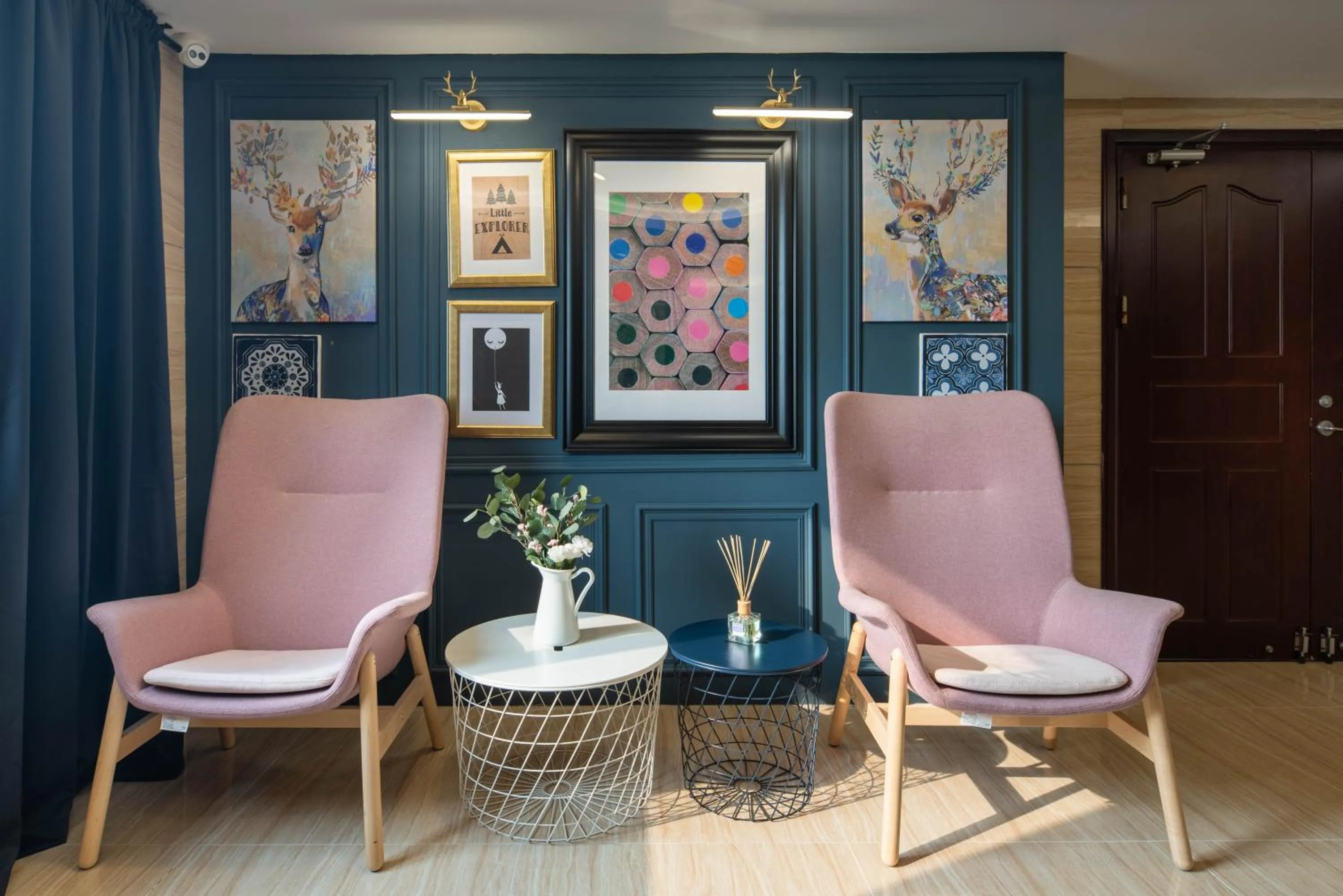 Seating Area in Gondola Hotel